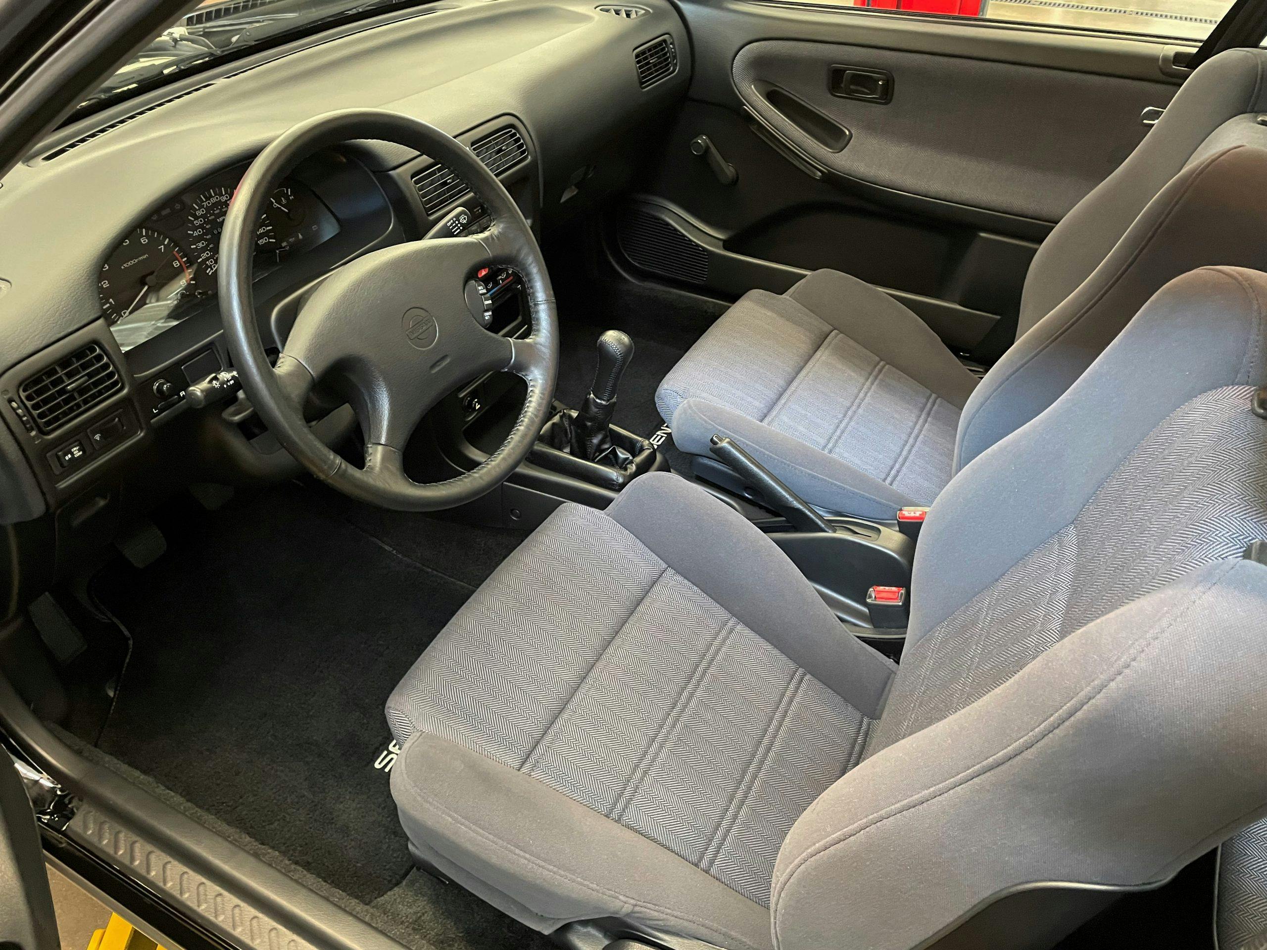 1992 Nissan Sentra SE-R interior seats