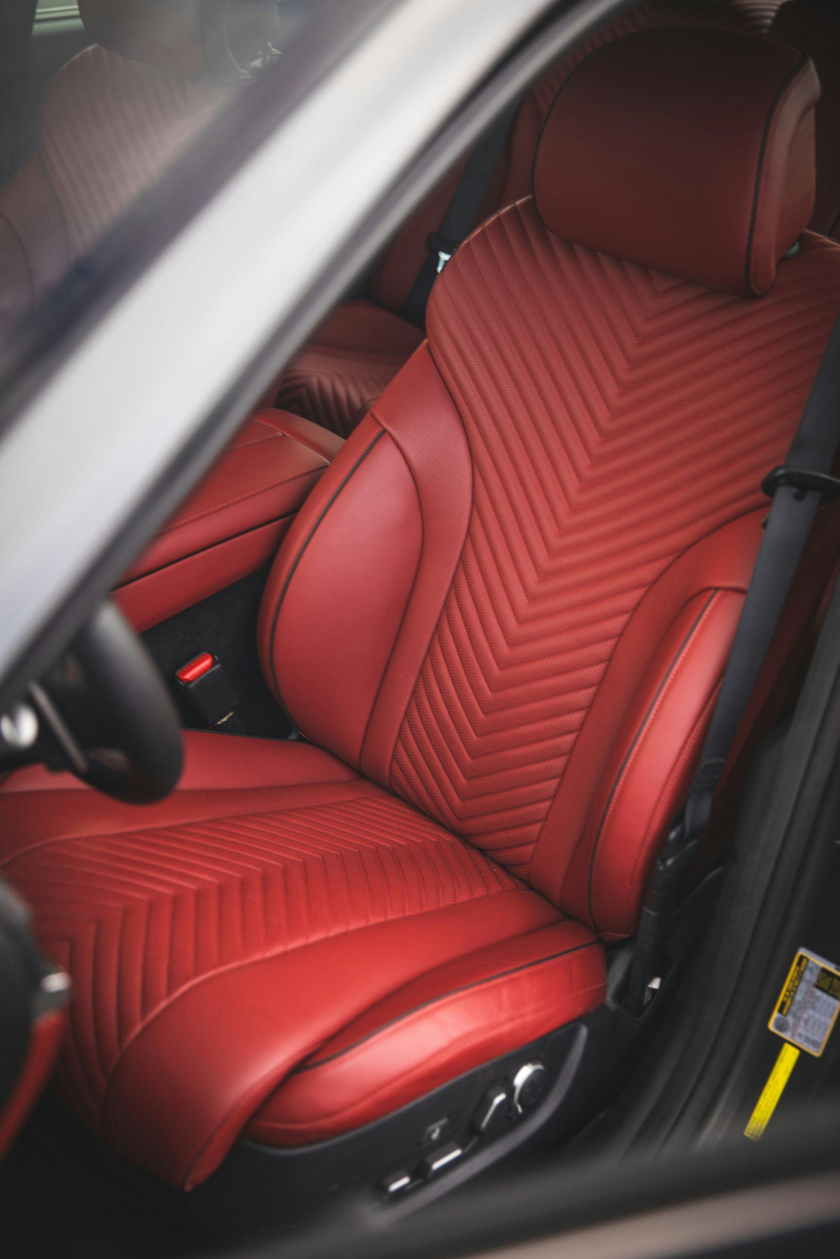 Genesis G80 AWD 3.5T Sport Prestige interior seat vertical