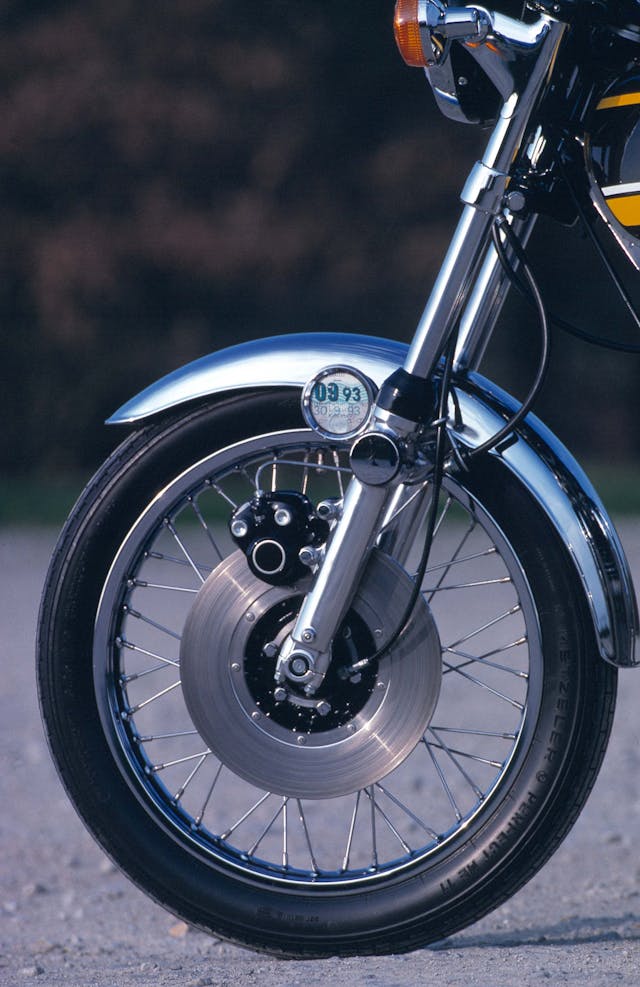 Kawasaki Z1 front wheel tire brake