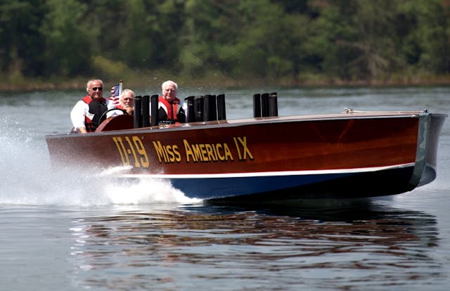 Miss American XI (Woody Boater)