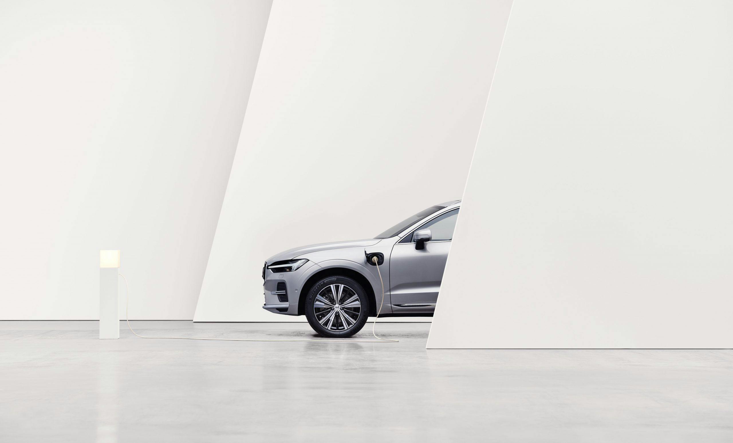 Volvo XC60 Recharge powertrain updates front end plugged in