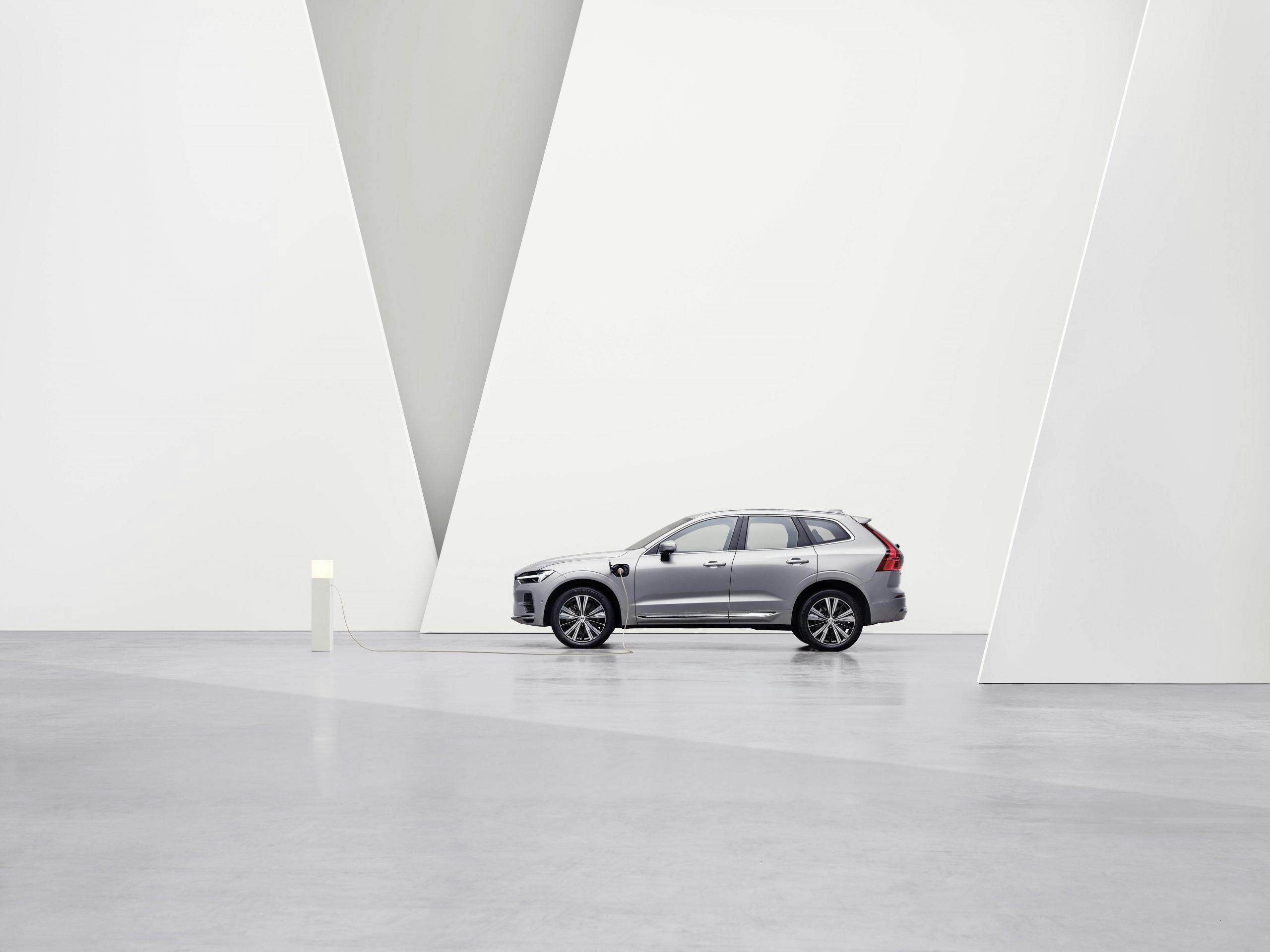 Volvo XC60 Recharge powertrain updates side profile plugged in