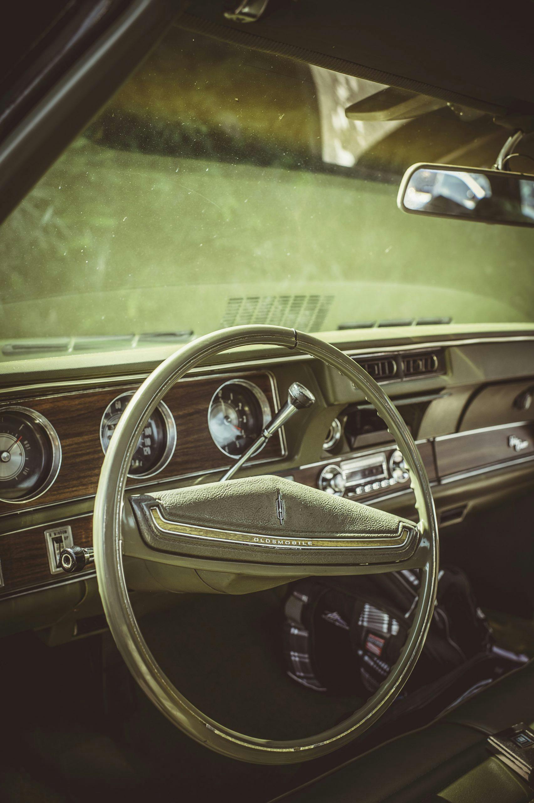 1968 Oldsmobile Vista Cruiser interior steering wheel vertical
