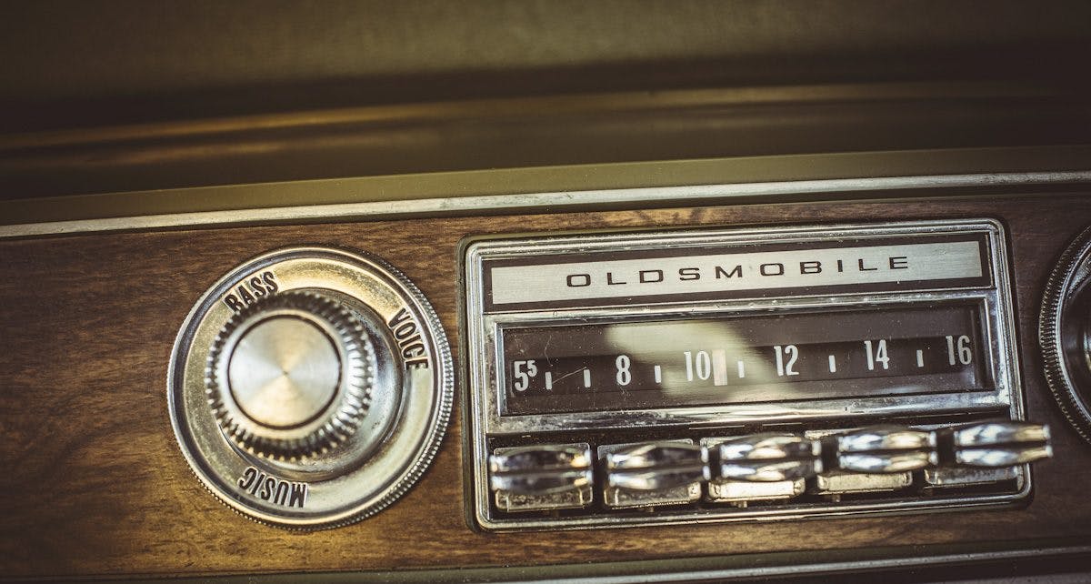 1968 Oldsmobile Vista Cruiser radio detail