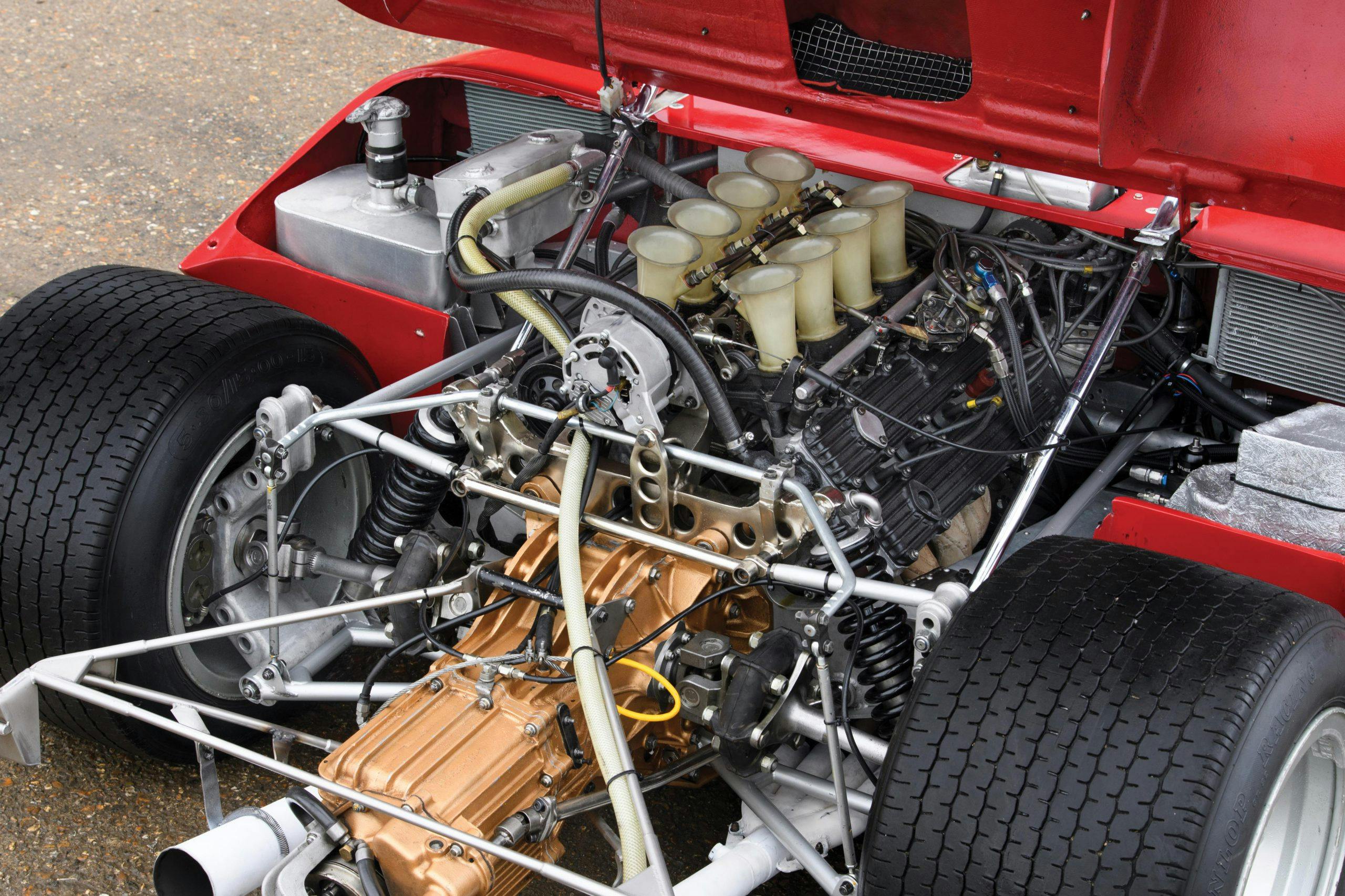 1969-Alfa-Romeo-Tipo-33_3-Sports-Racer-_engine