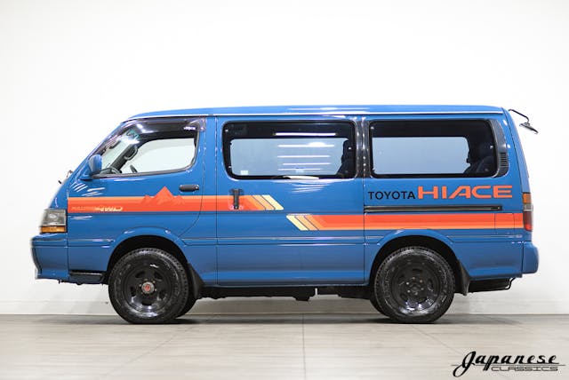 1990-Toyota-HiAce-Adventure-Van