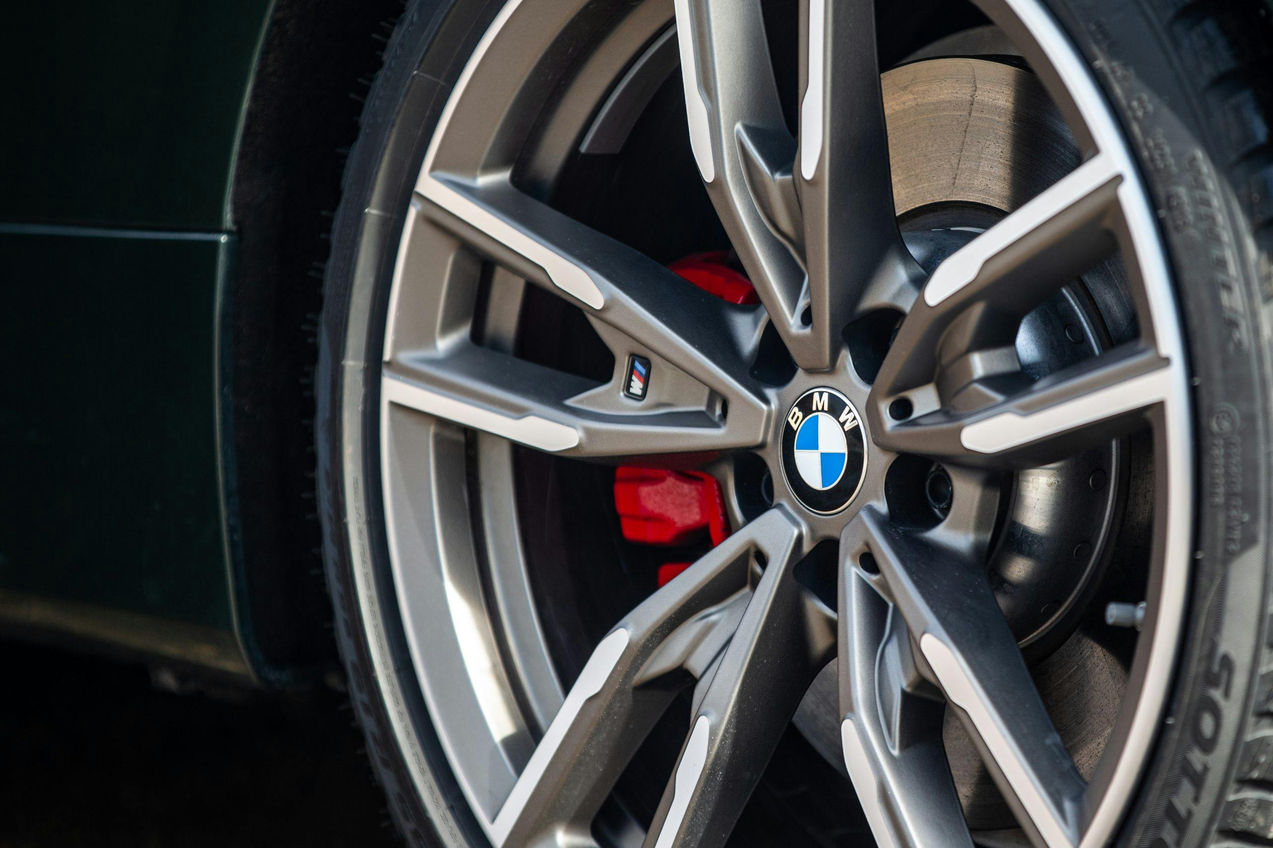 2022 BMW M440i wheel brake detail