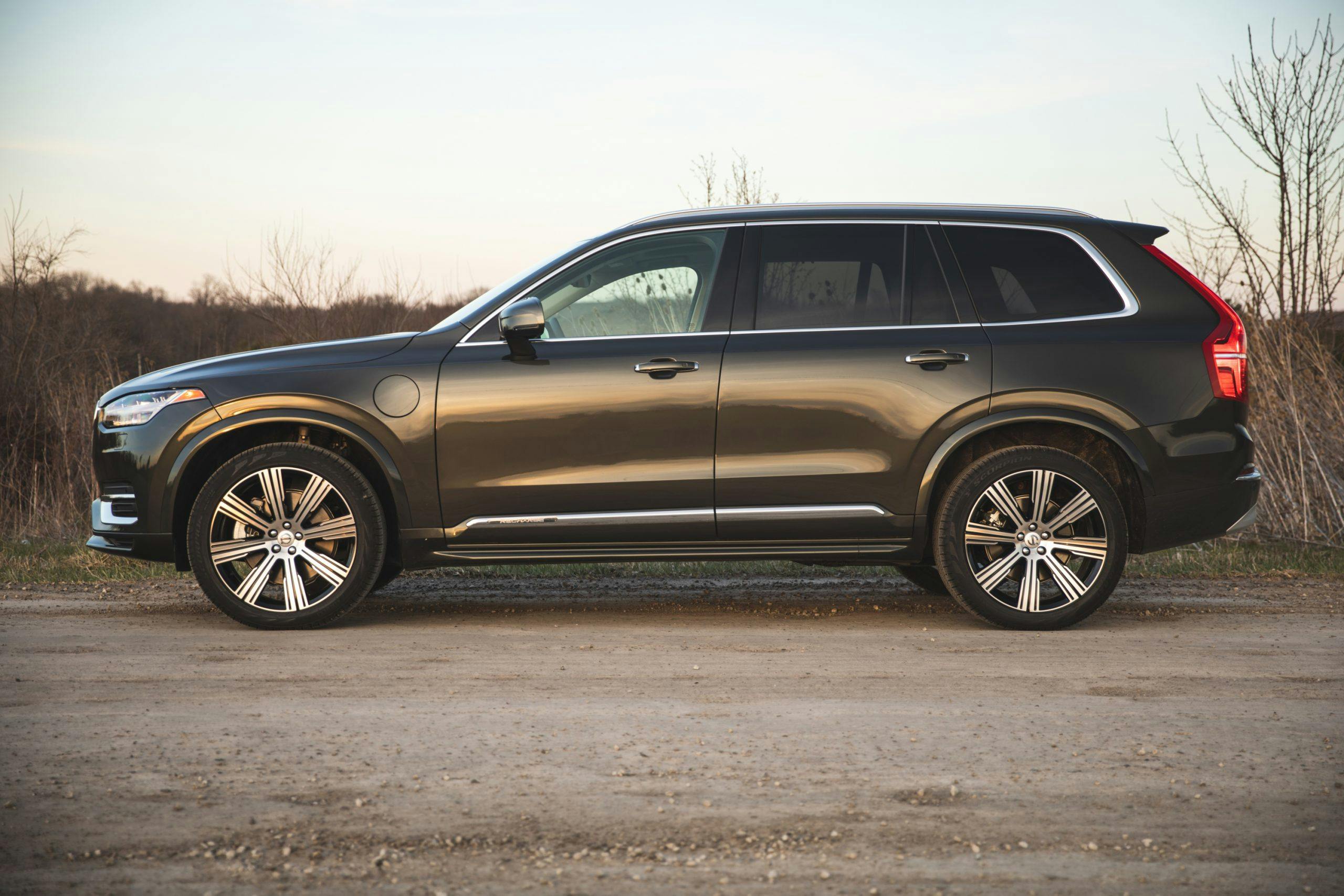 Volvo XC90 side view