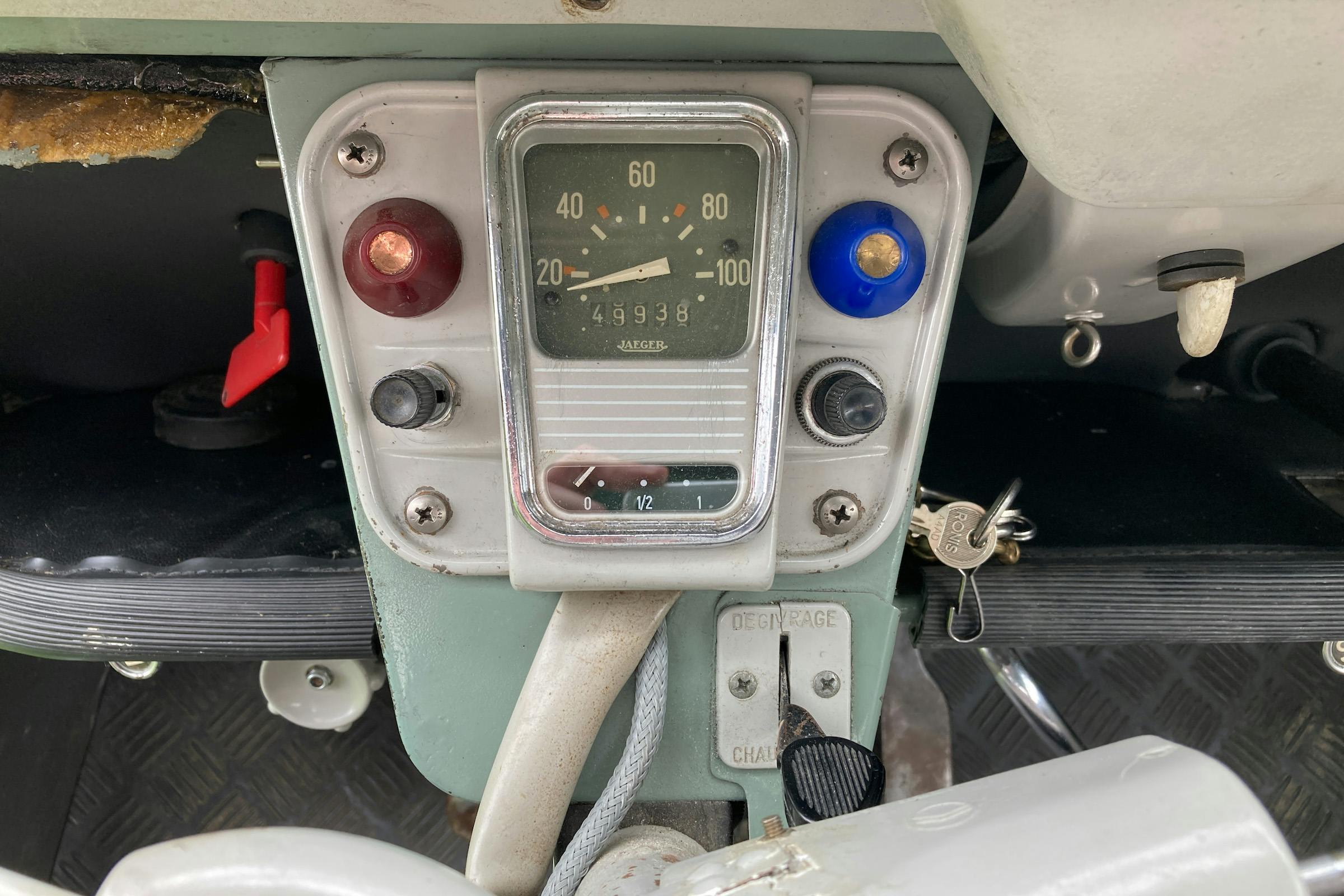 Citroen 2CV clock controls