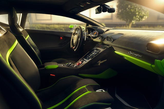 Lamborghini Huracán Technica interior