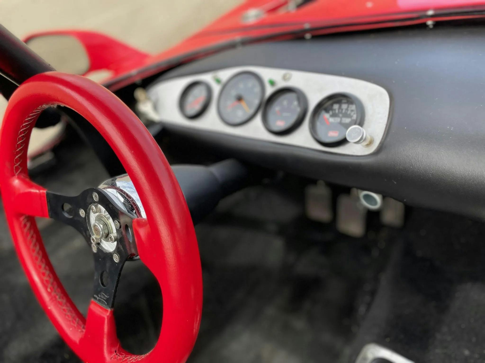 Bill Thomas Cheetah Coupe Replica interior steering wheel