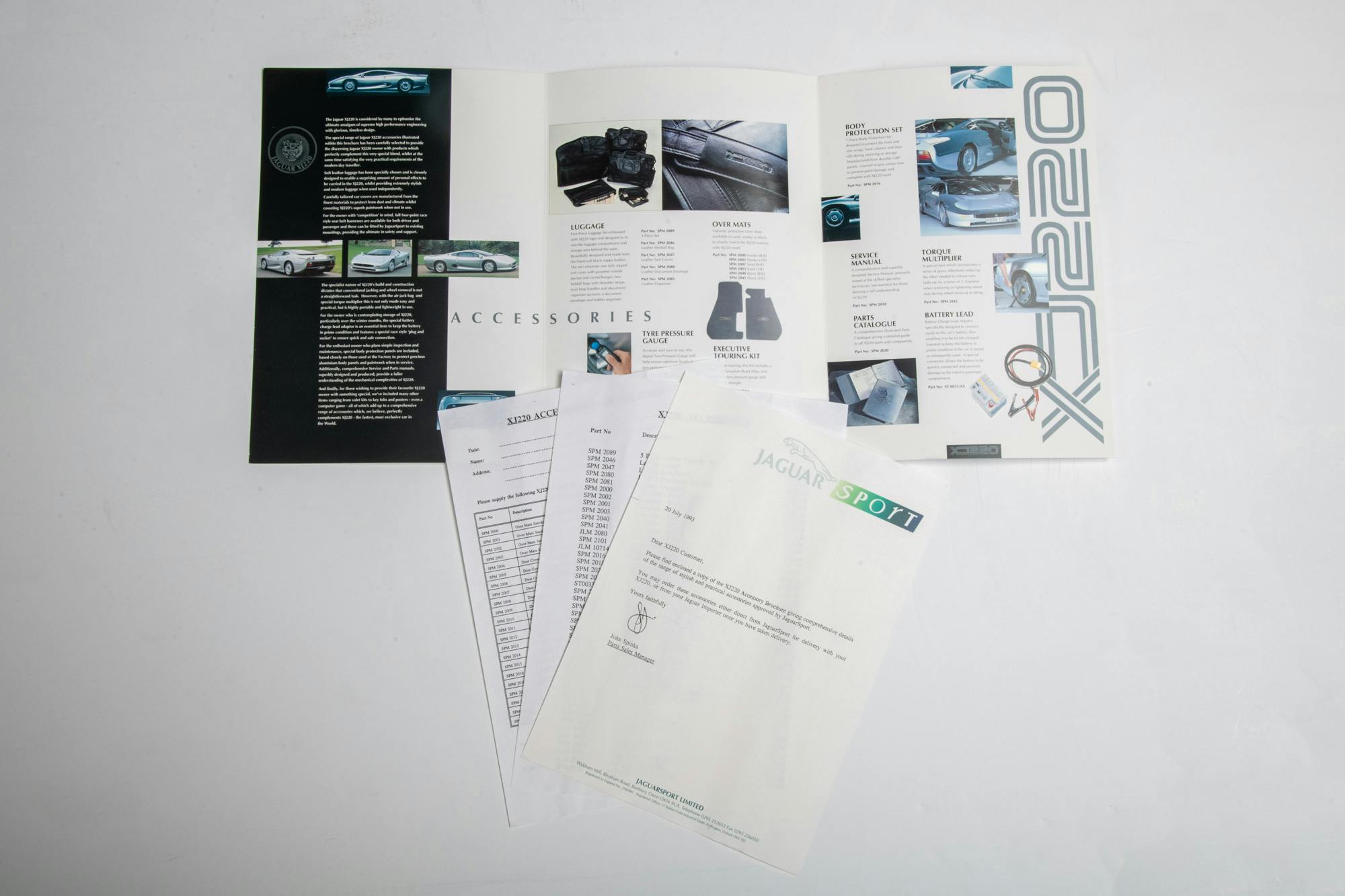 Jaguar XJ220 brochures
