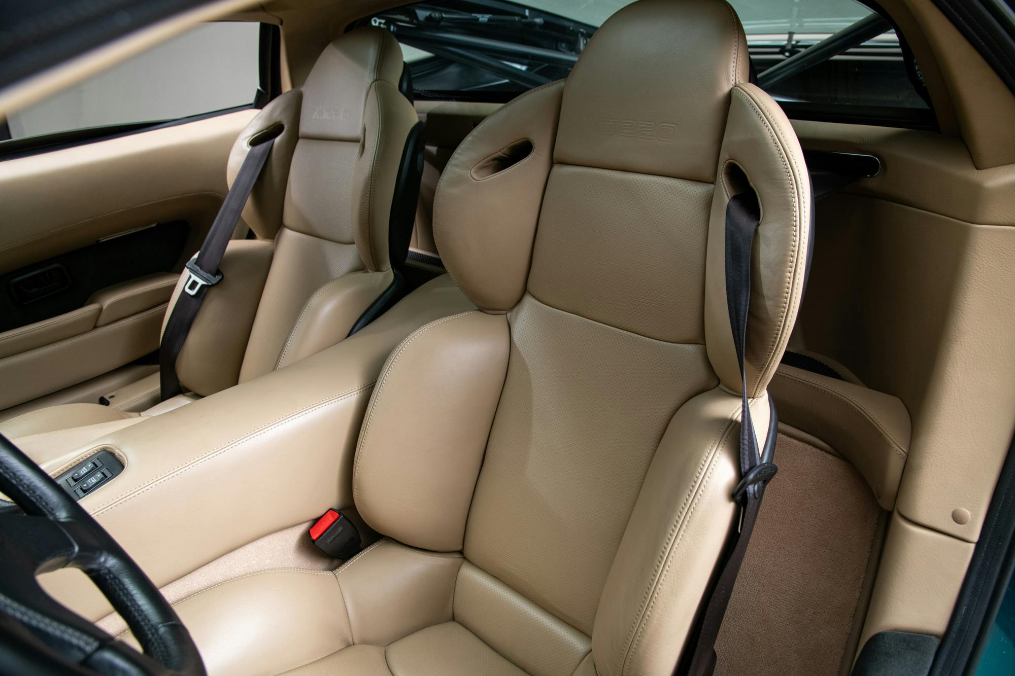 Jaguar XJ220 interior seat