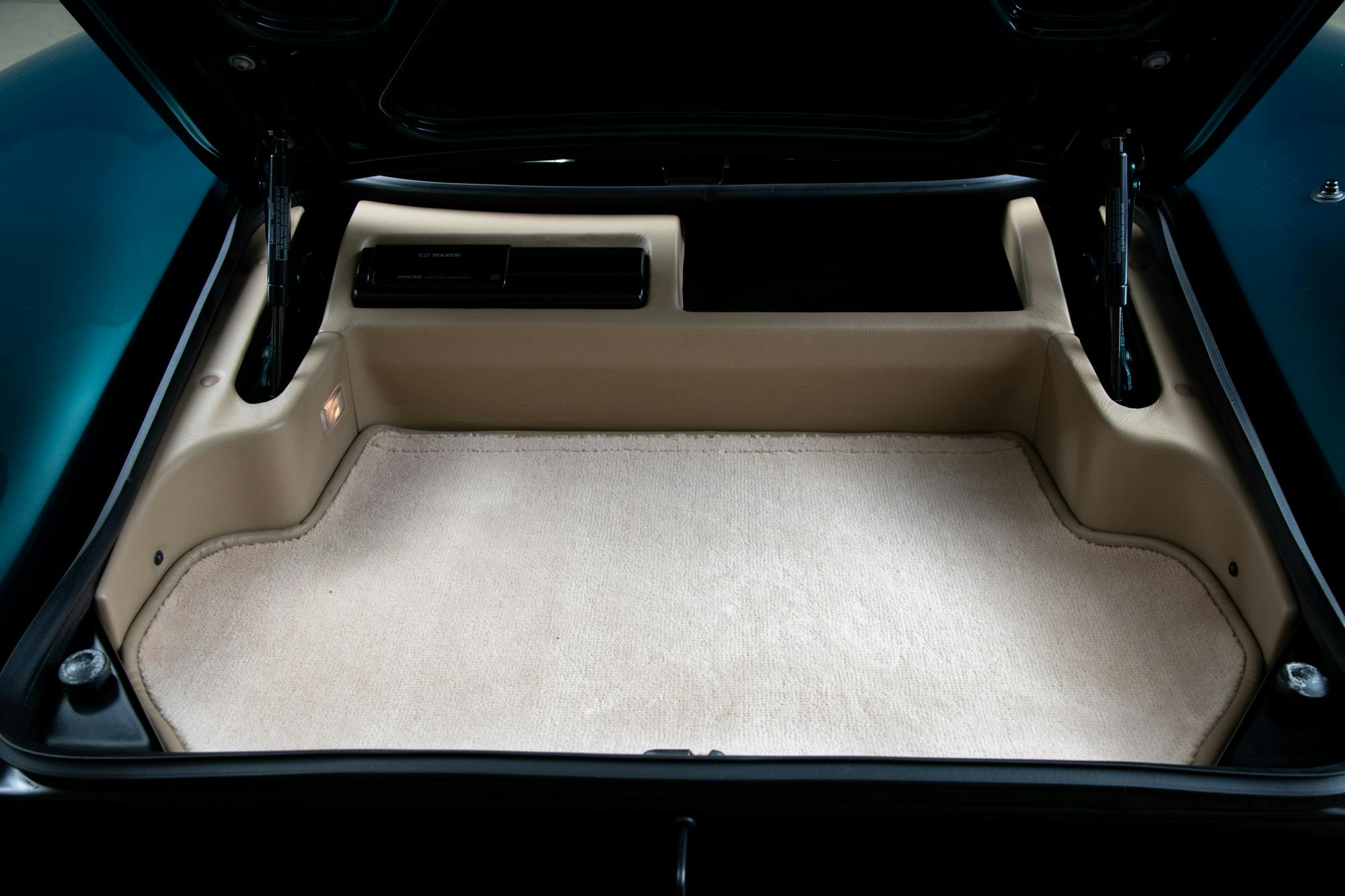 Jaguar XJ220 interior trunk