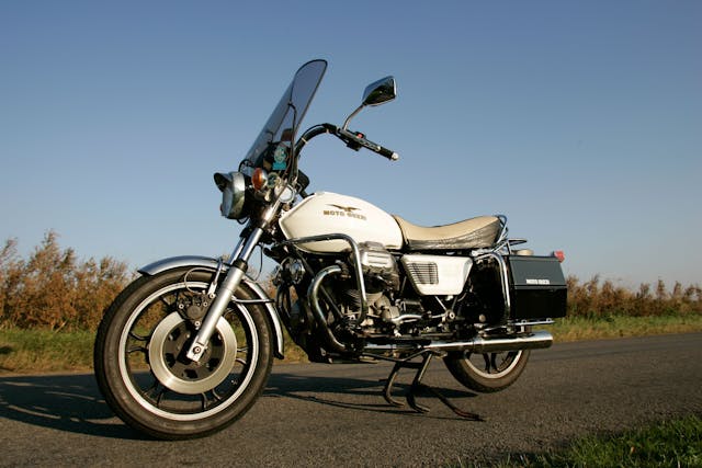 Moto Guzzi 850 California side