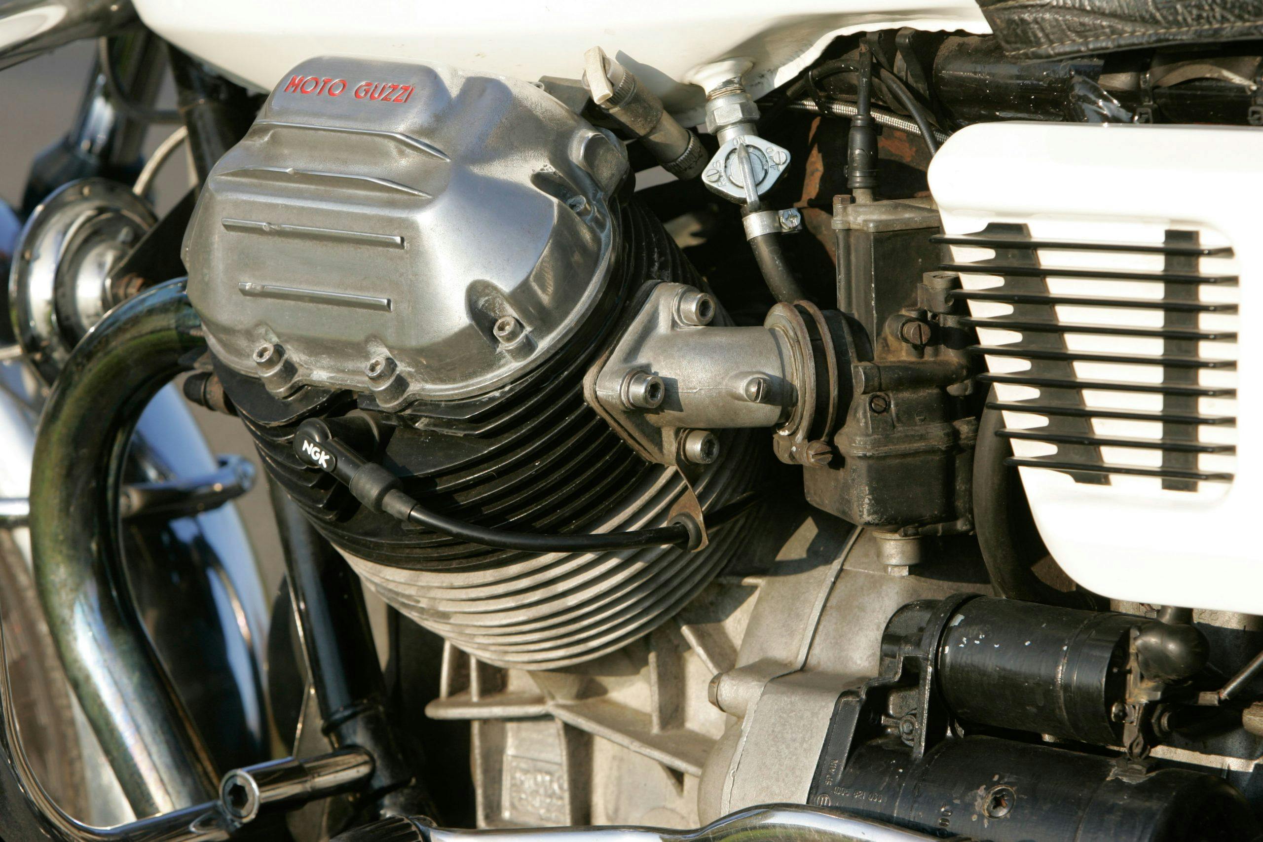 Moto Guzzi 850 California engine