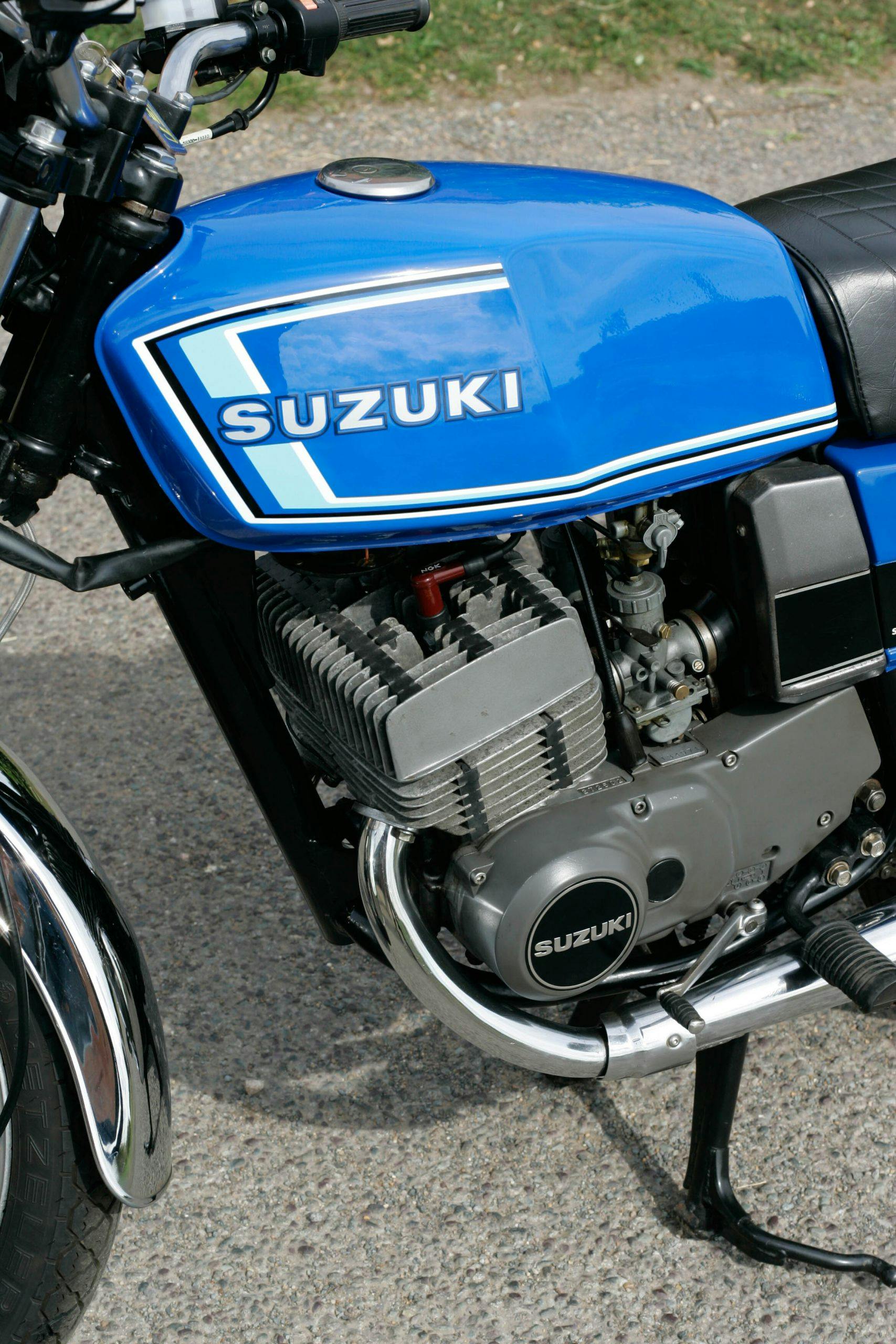 Suzuki GT250 X7 tank engine