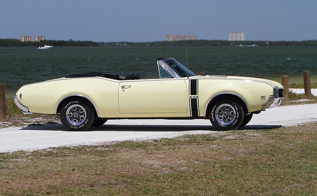 1968 Oldsmobile Cutlass 442 W-30 Convertible graphic