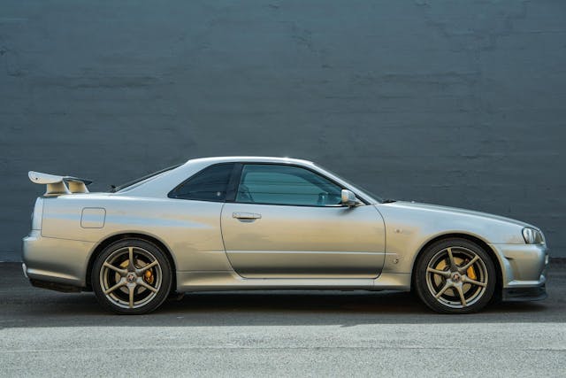 2000 Nissan R34 GT-R side profile
