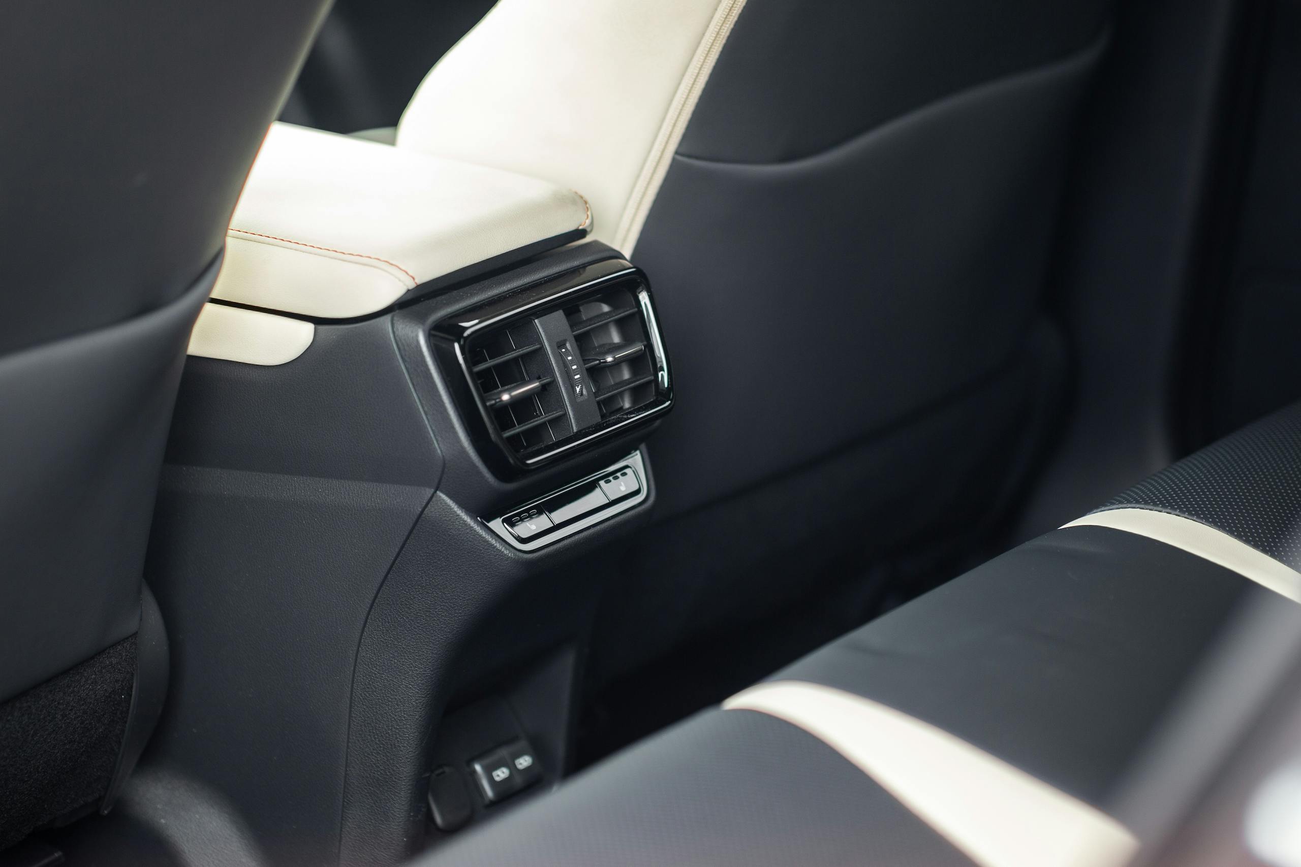 2022 Lexus NX 350 interior center console