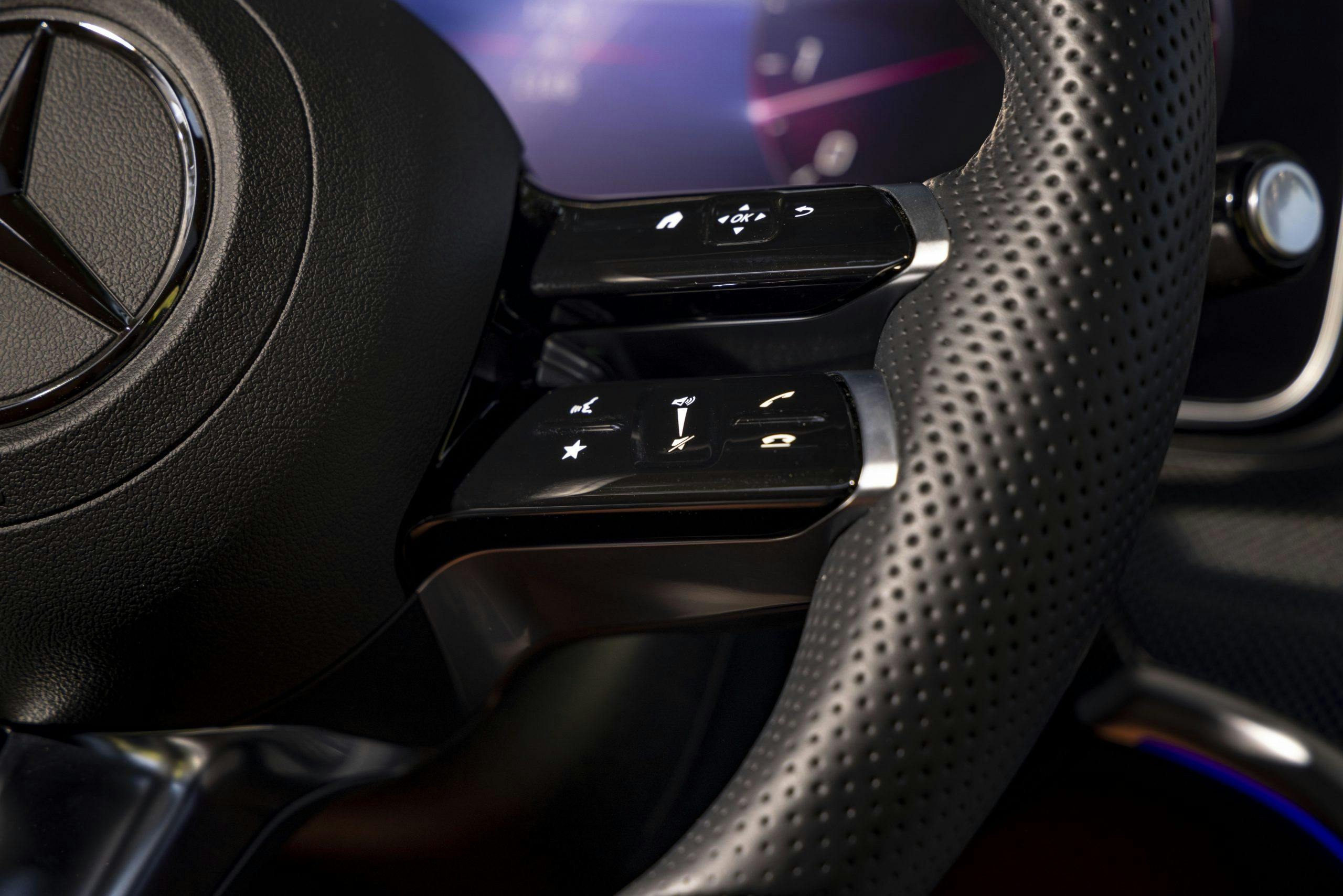 2022 Mercedes-Benz C-Class steering wheel buttons