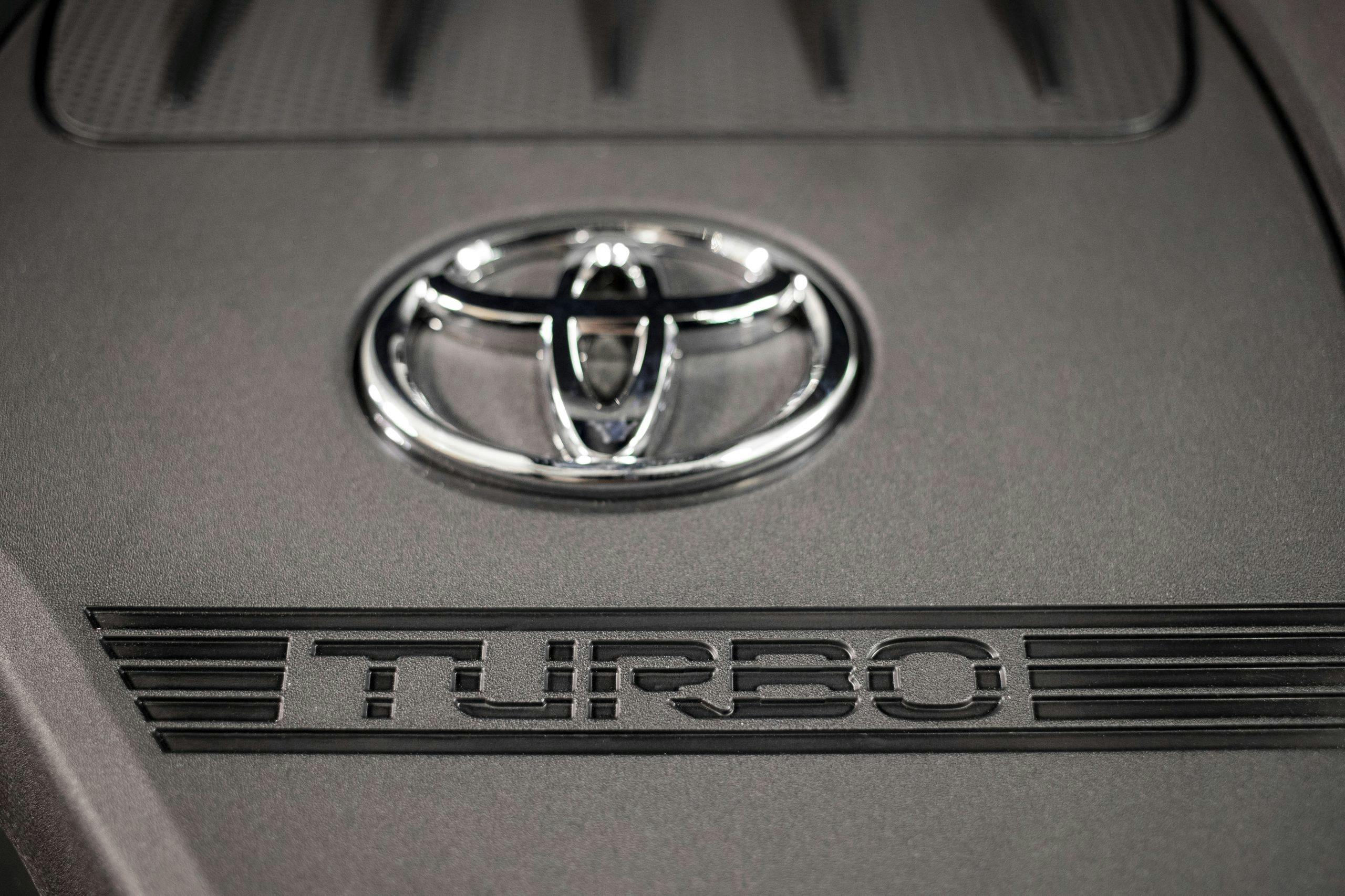 2023 Toyota Highlander Turbo engine cover detail