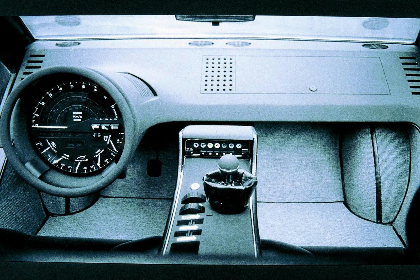 Italdesign Maserati Boomerang concept car interior