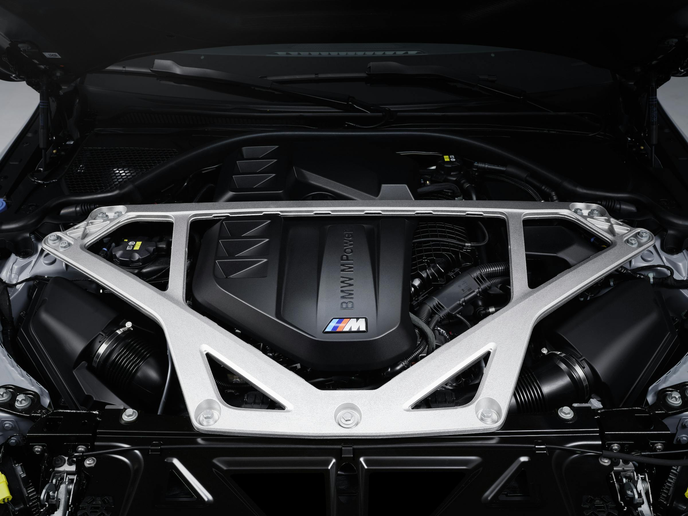 BMW M4 CSL Coupe engine bay