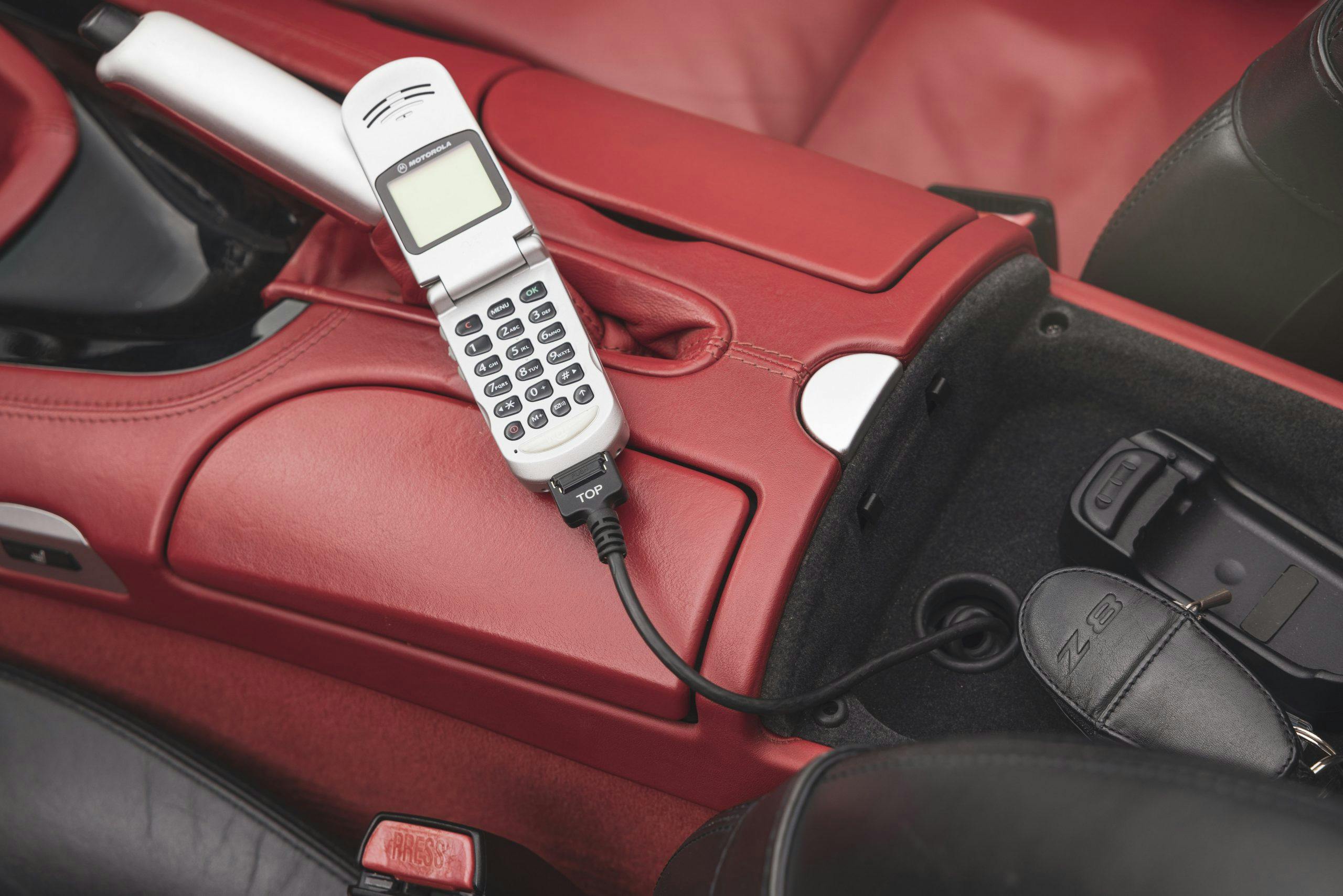2000 BMW Z8 interior cell phone