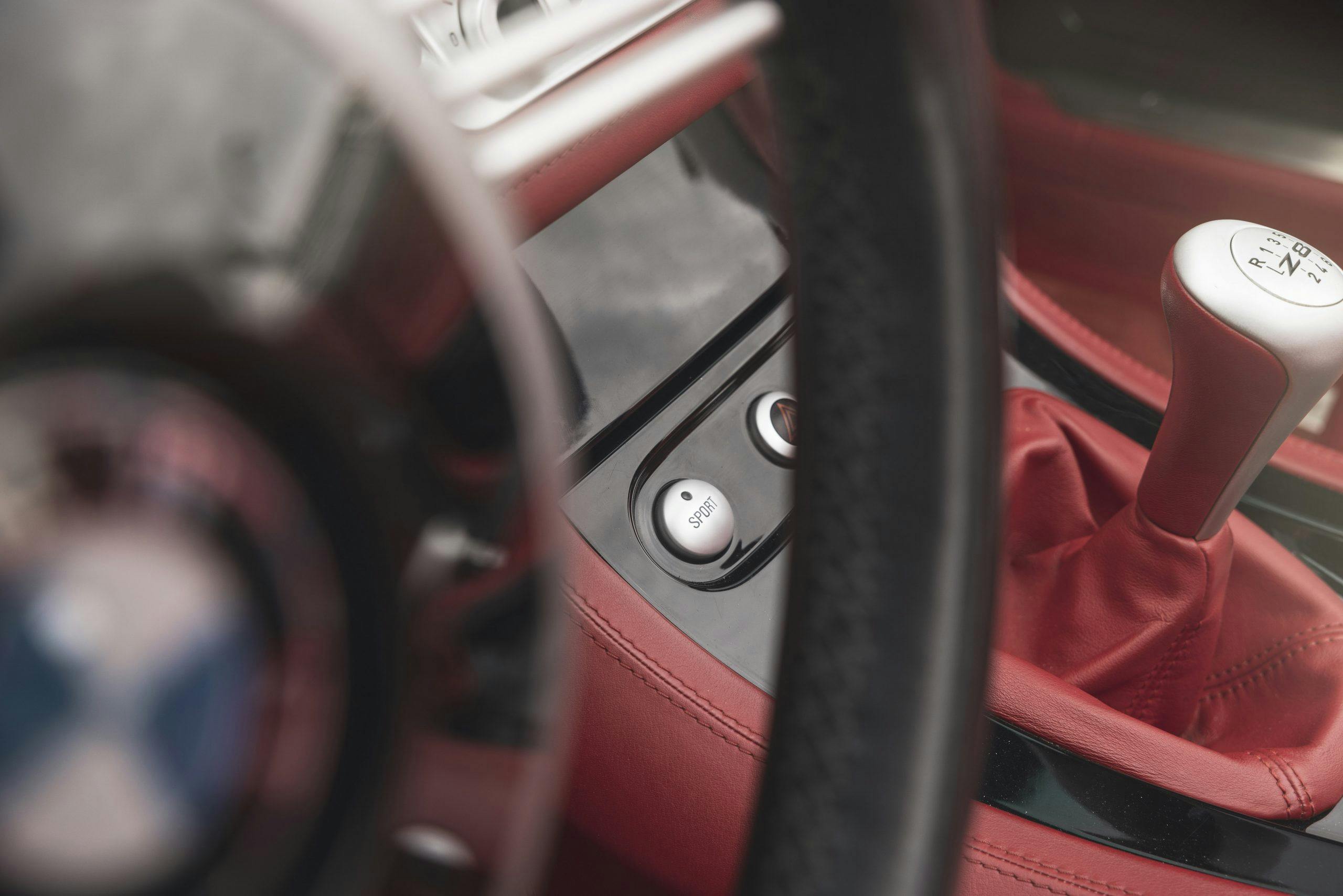 2000 BMW Z8 interior sport button