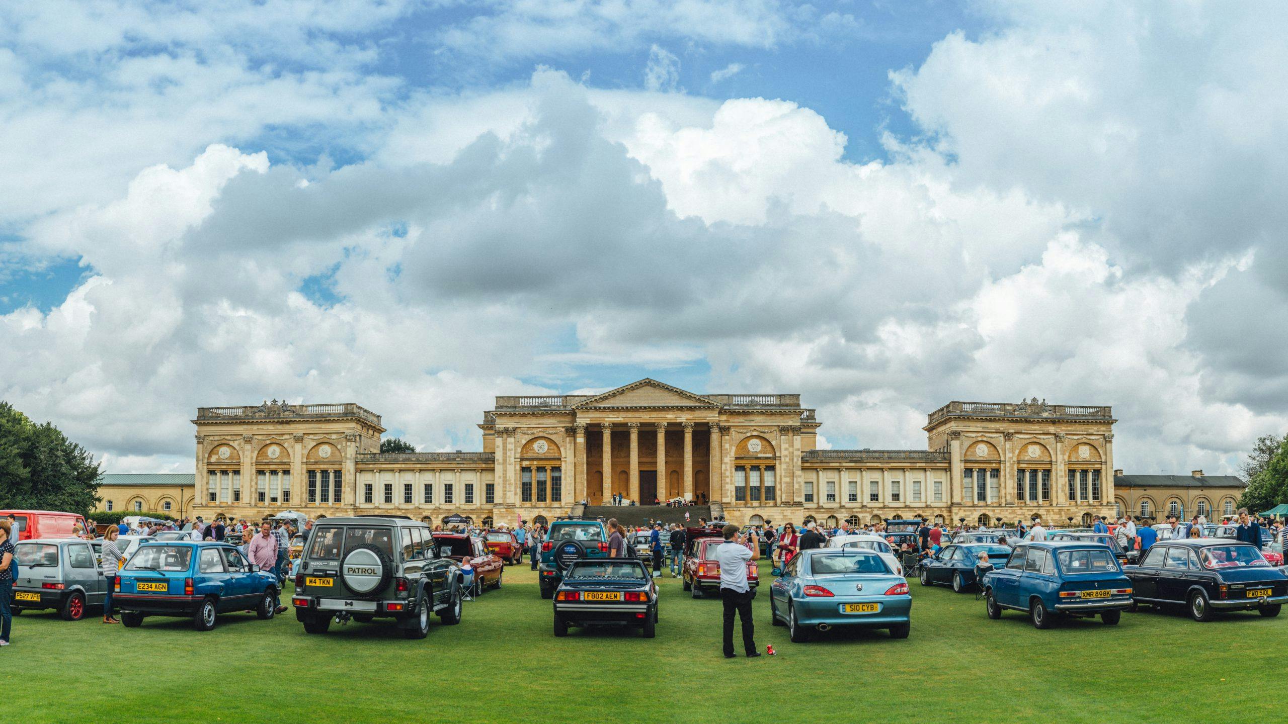 Cars line the yard in front of Grimsthorpe Castle