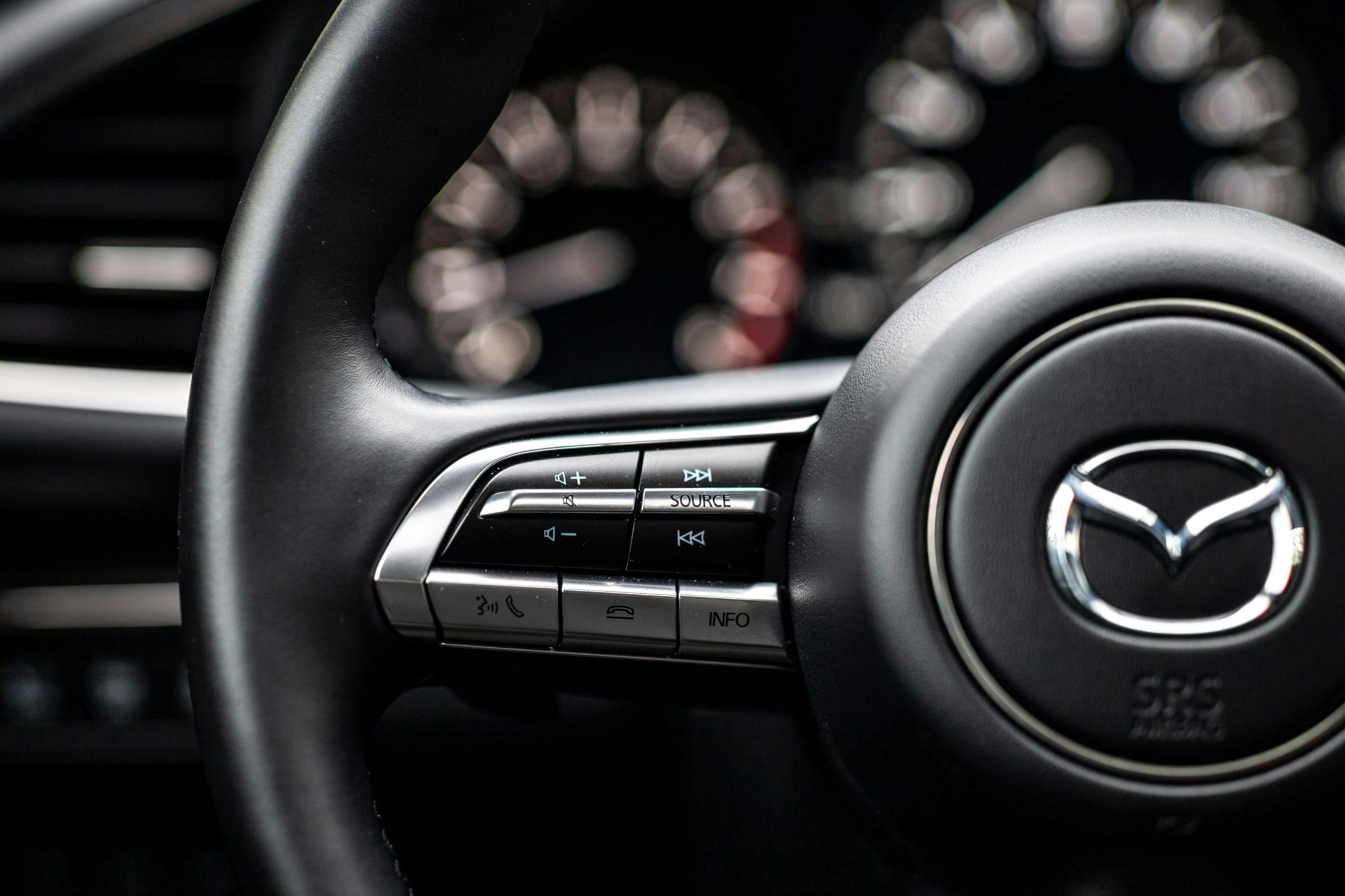 2022 Mazda 3 2.5 Turbo AWD Sedan steering wheel buttons