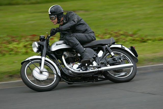 Norton Dominator 650SS riding action