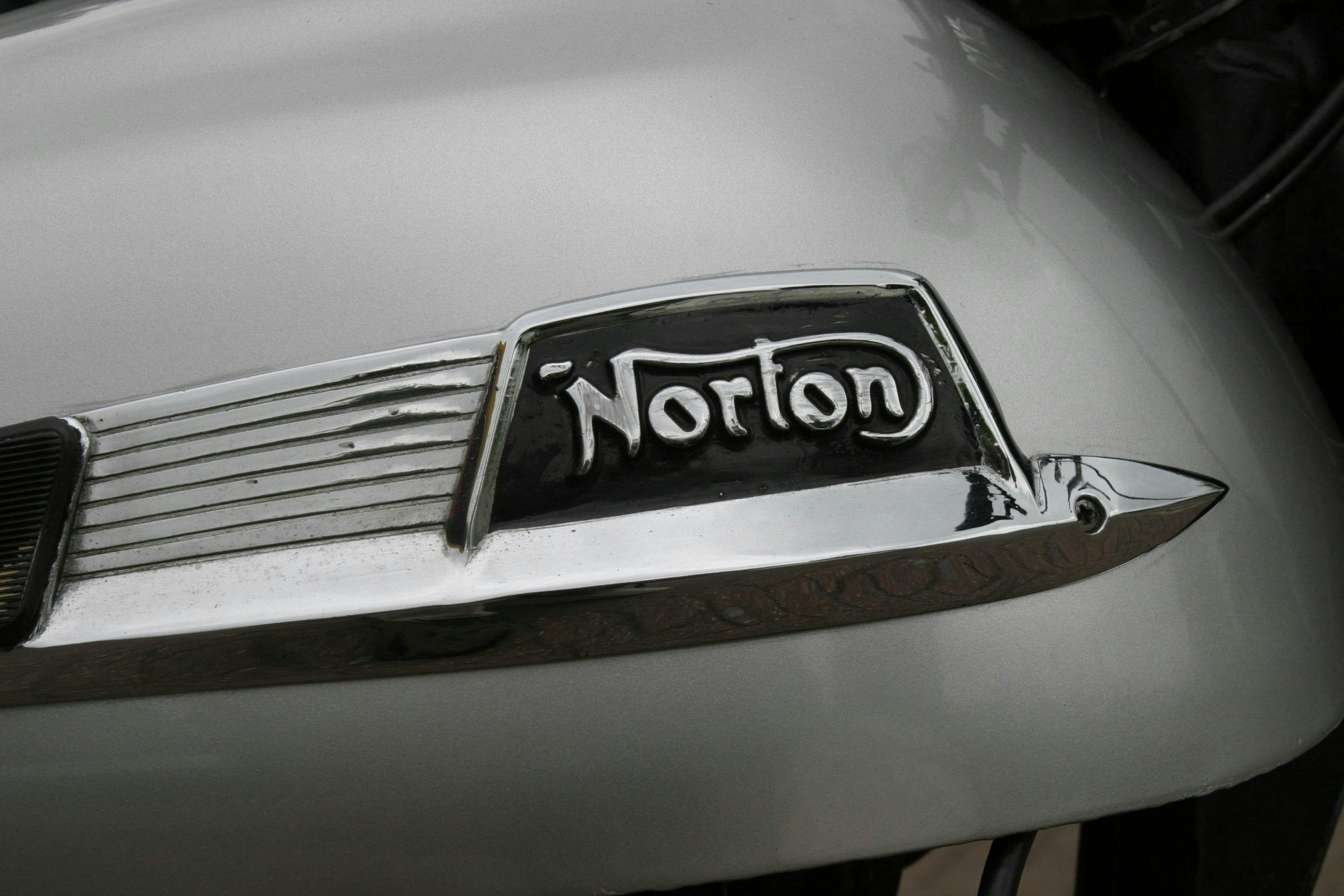 Norton Dominator 650SS tank badge