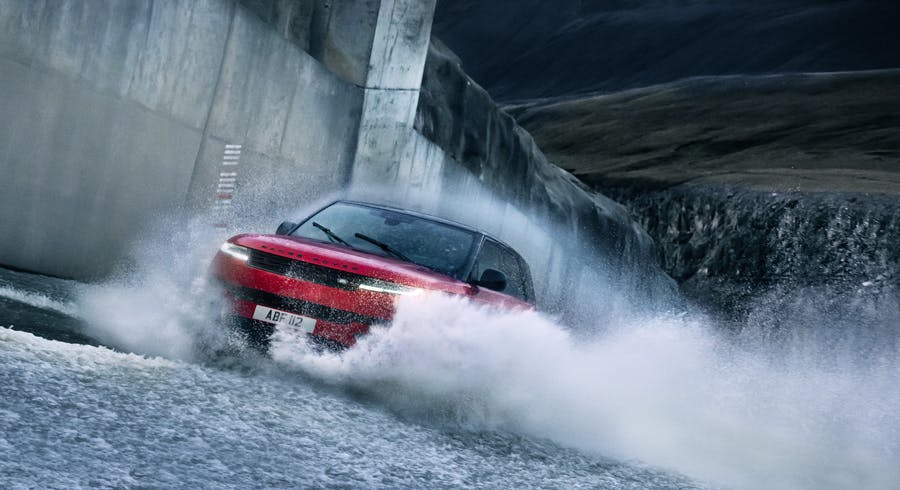 2023 Range Rover Sport off-road action 8