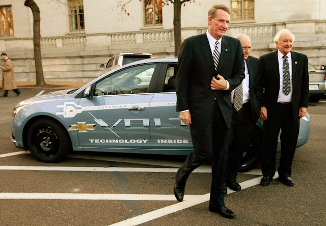 Wagoner Attends Senate Hearing On Bailout with Volt EV