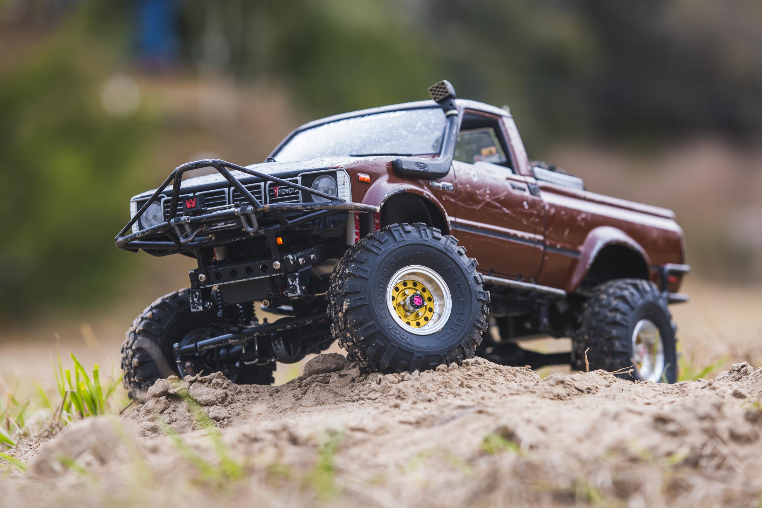 Toyota hilux deals rc crawler