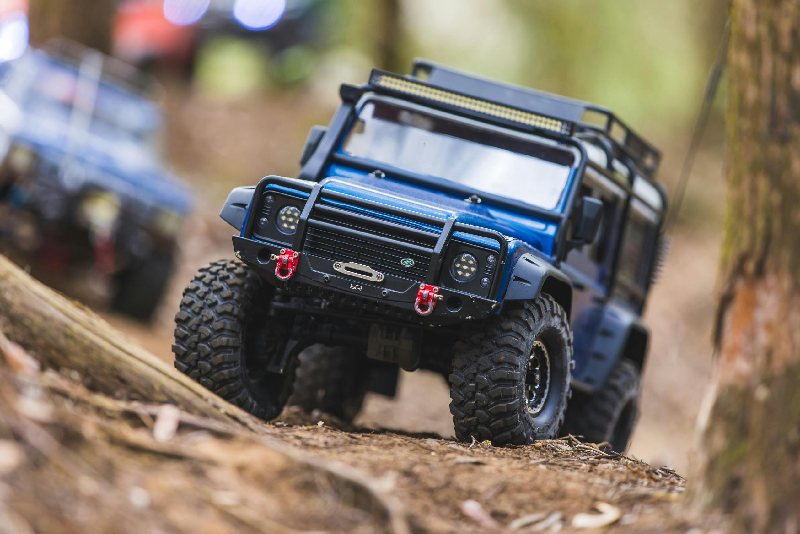 Scale RC Crawlers Land Rover Defender on trail