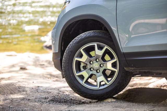 2022 Honda Passport TrailSport AWD front wheel tire