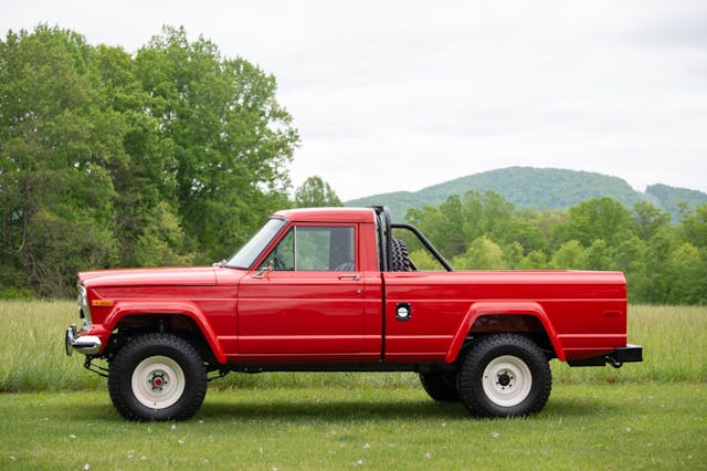 1984 Jeep J10 pickup side profile