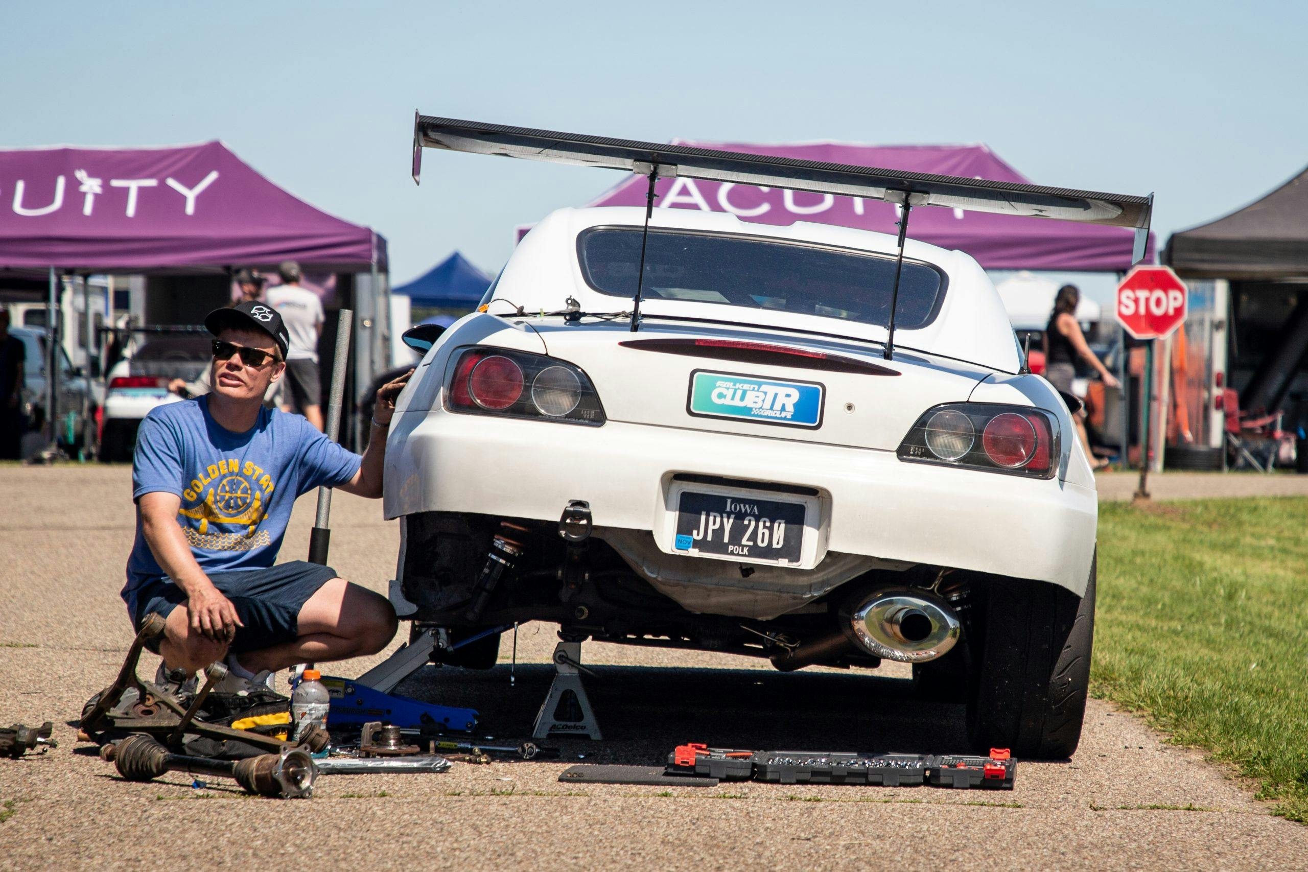 Gridlife Midwest tire change