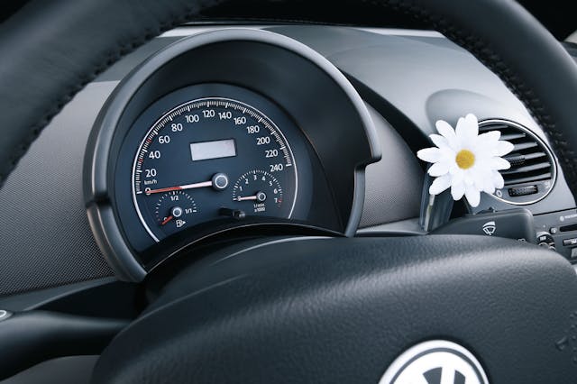 2005 VW Beetle dash closeup