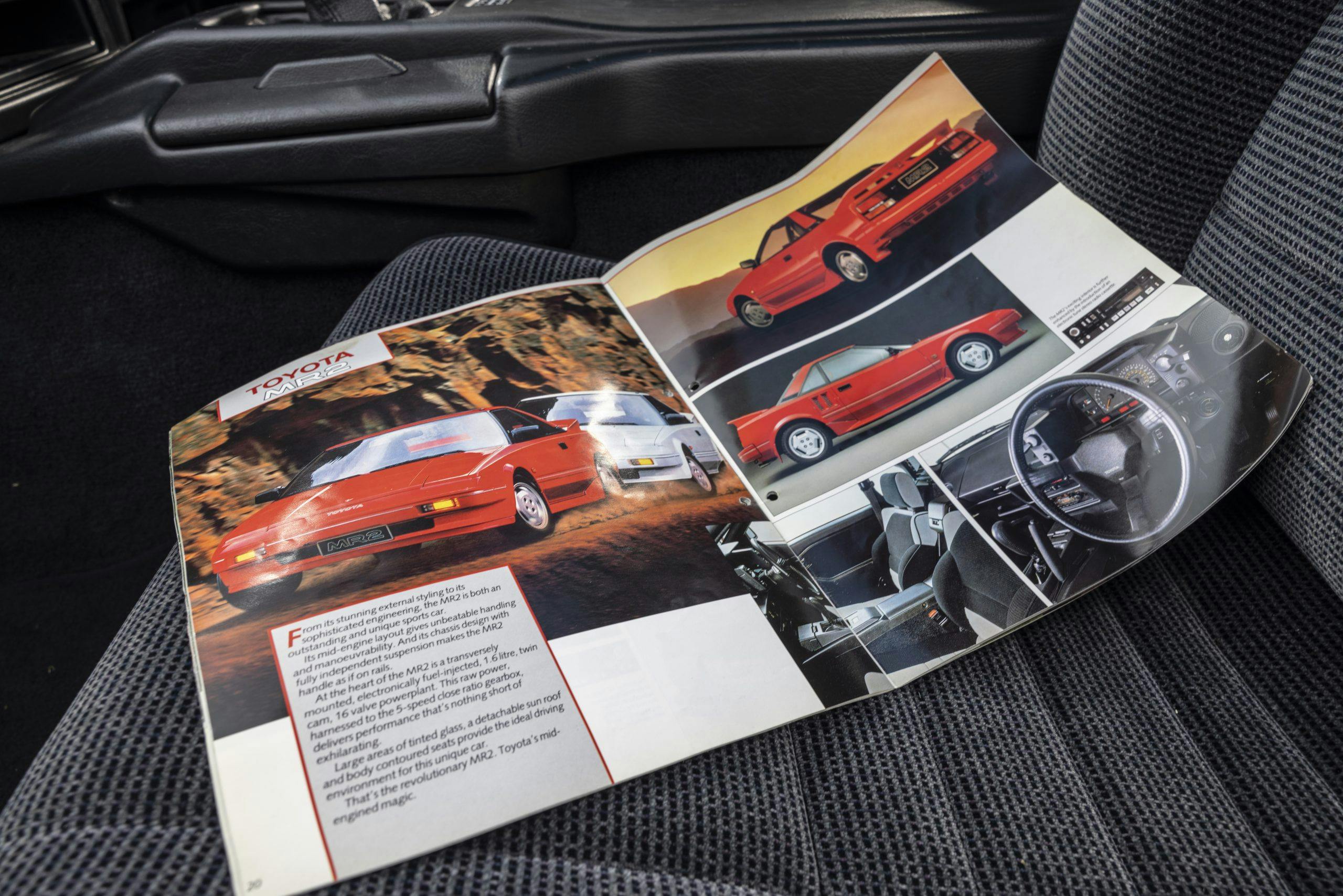 Toyota MR2 interior seat brochure