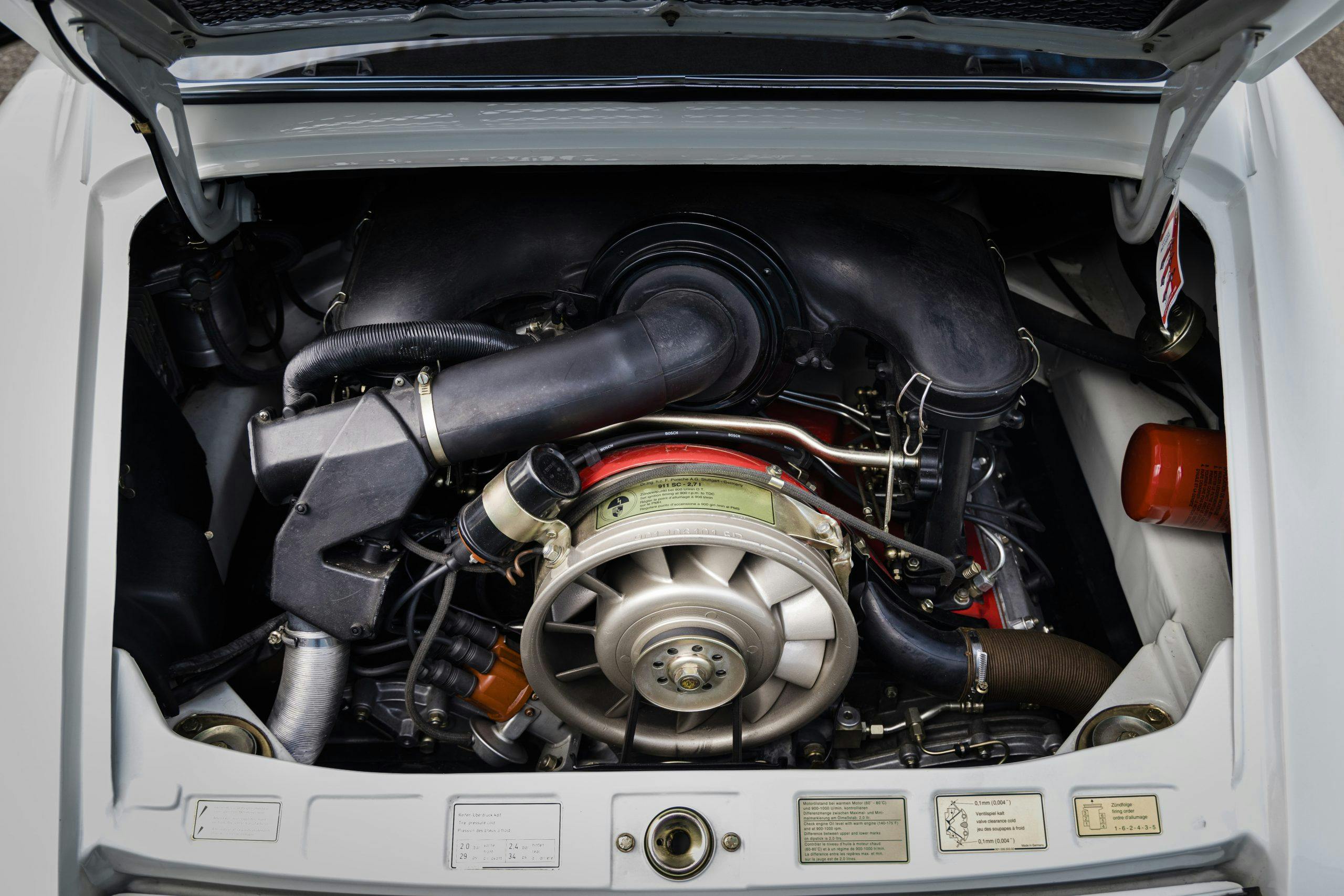 Porsche Museum 911 Carrera 2.7 RS Sport engine