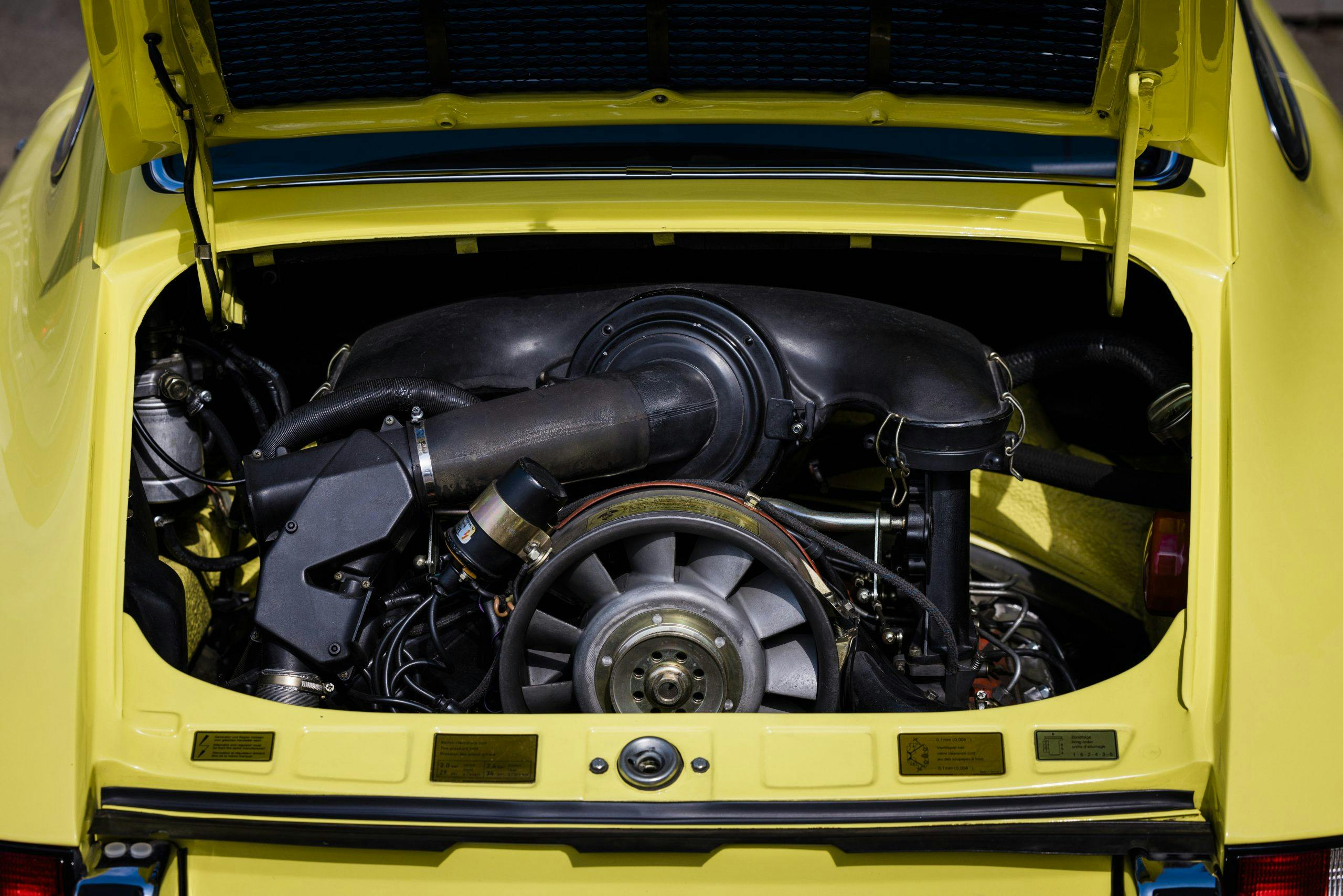 Porsche Museum 911 Carrera 2.7 RS Touring engine