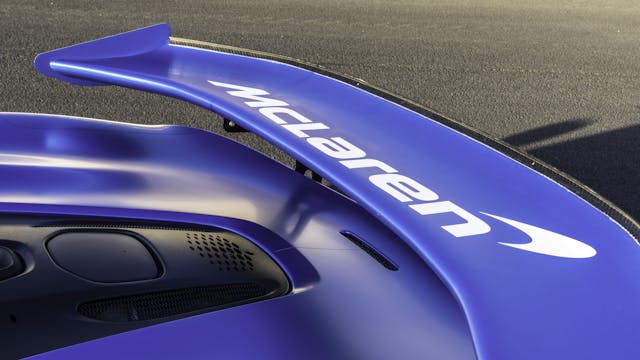 mclaren artura gt4 race car