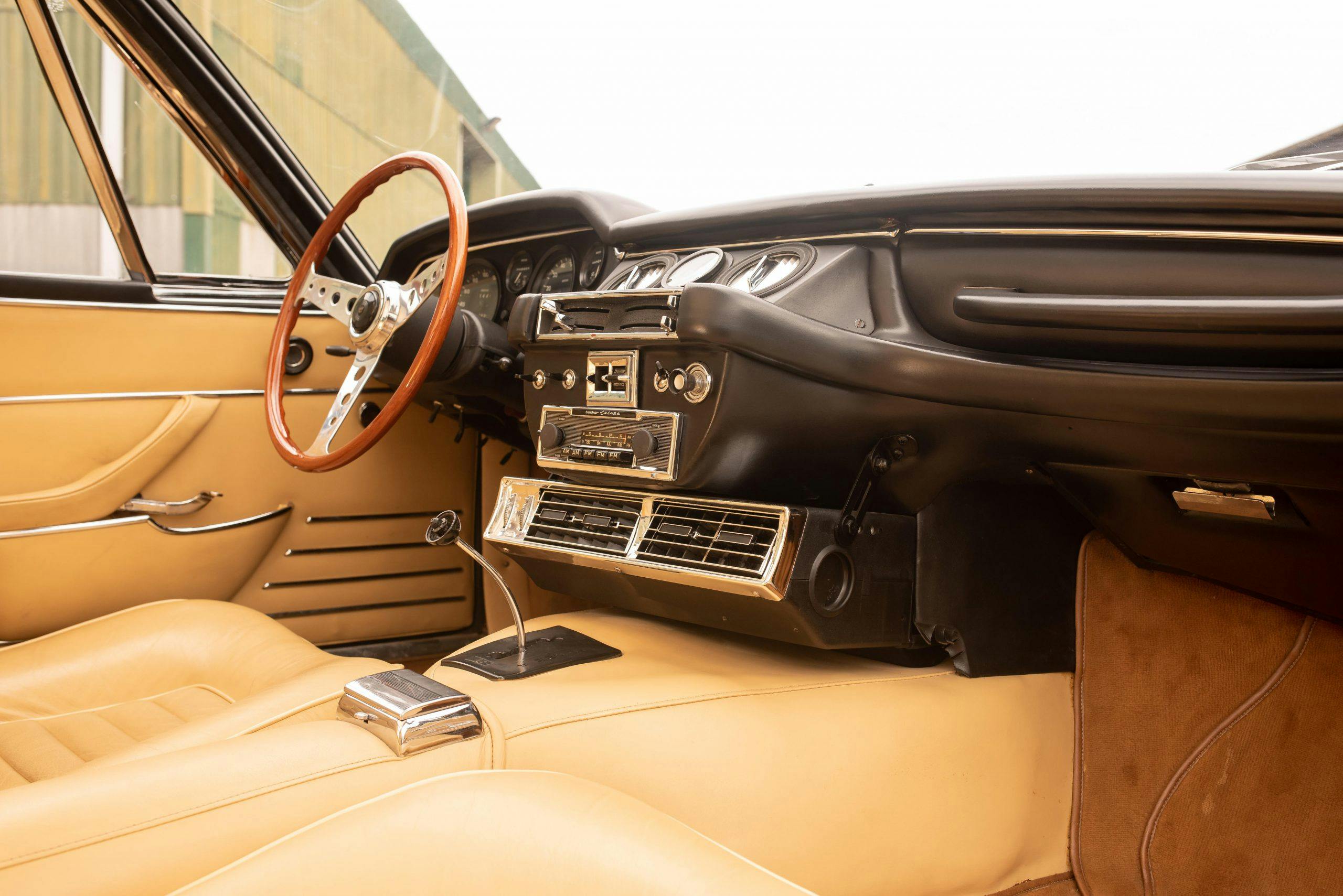 Monteverdi 375 High Speed interior (3)