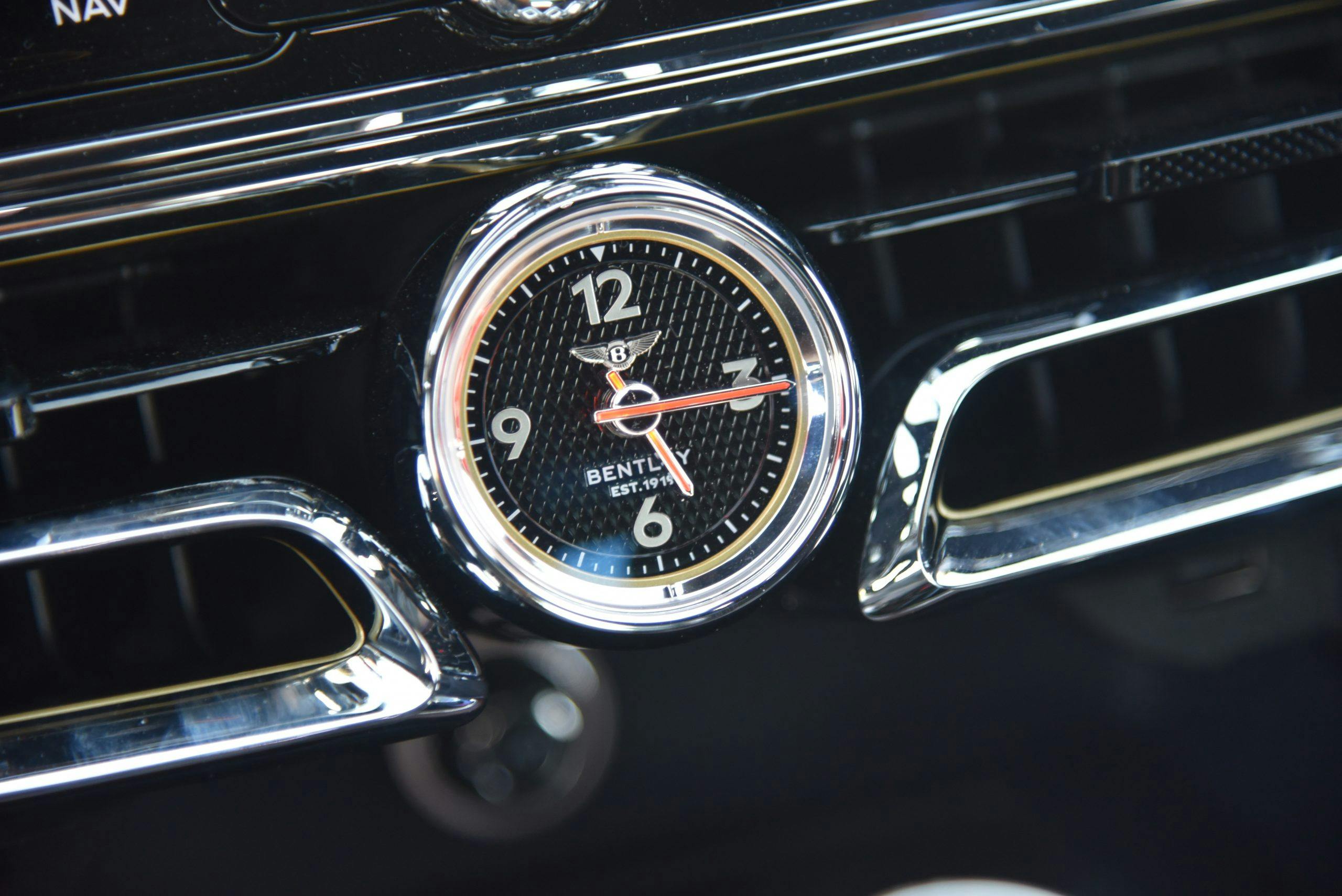 2022 Bentley Flying Spur Hybrid interior clock