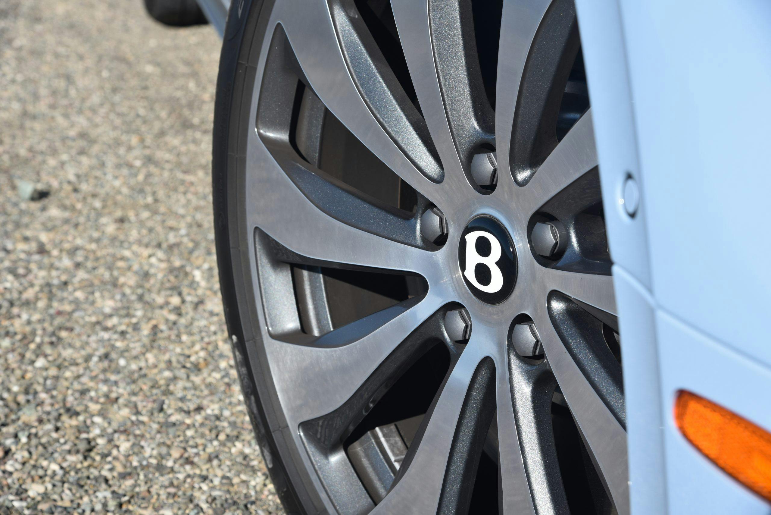 2022 Bentley Flying Spur Hybrid wheel closeup
