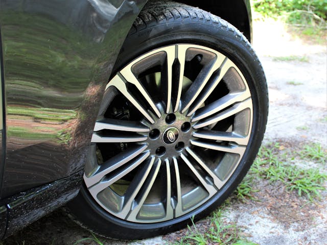 2022 Range Rover SE LWB wheel tire